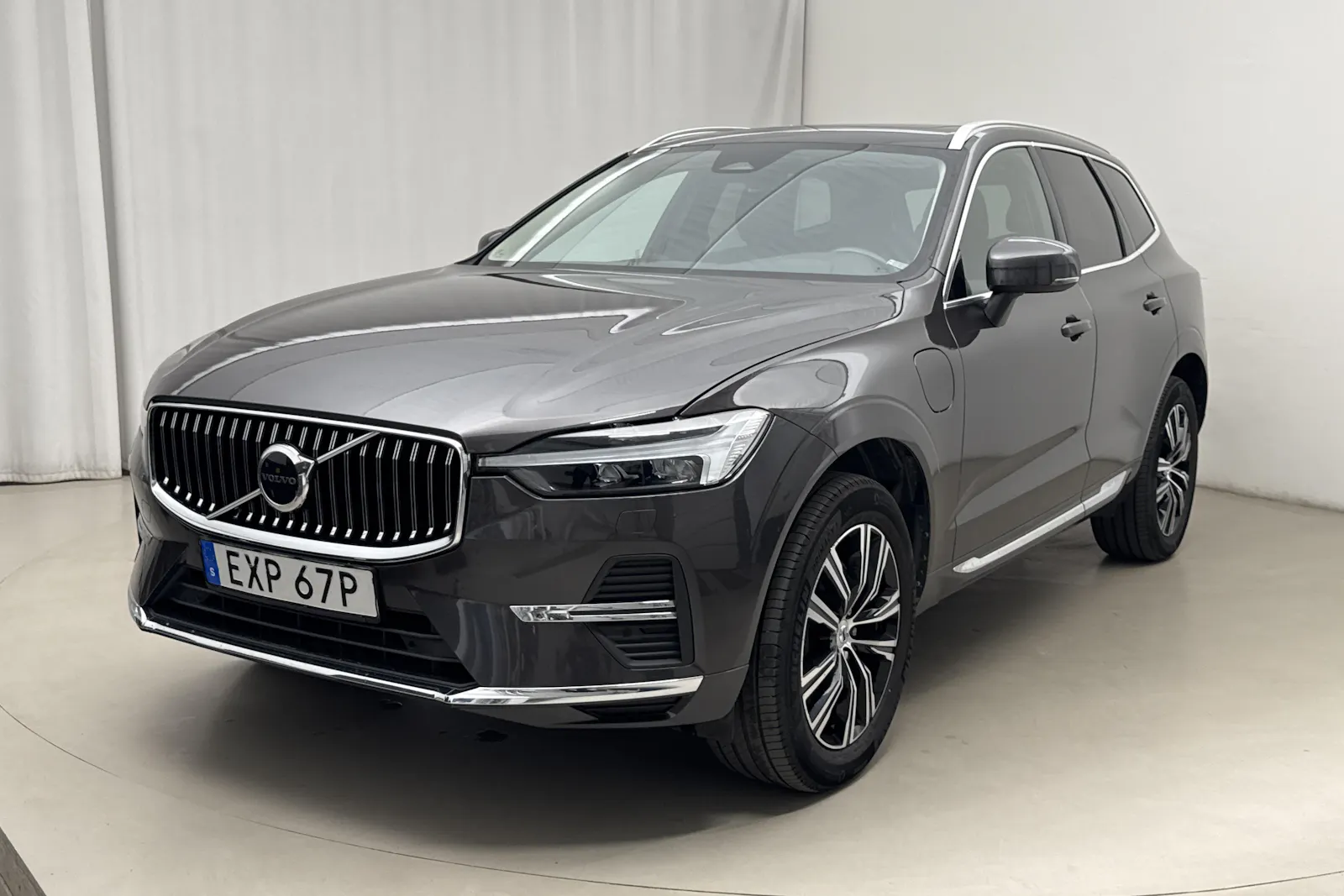 Volvo XC60 T6 AWD Recharge 253 л.с.