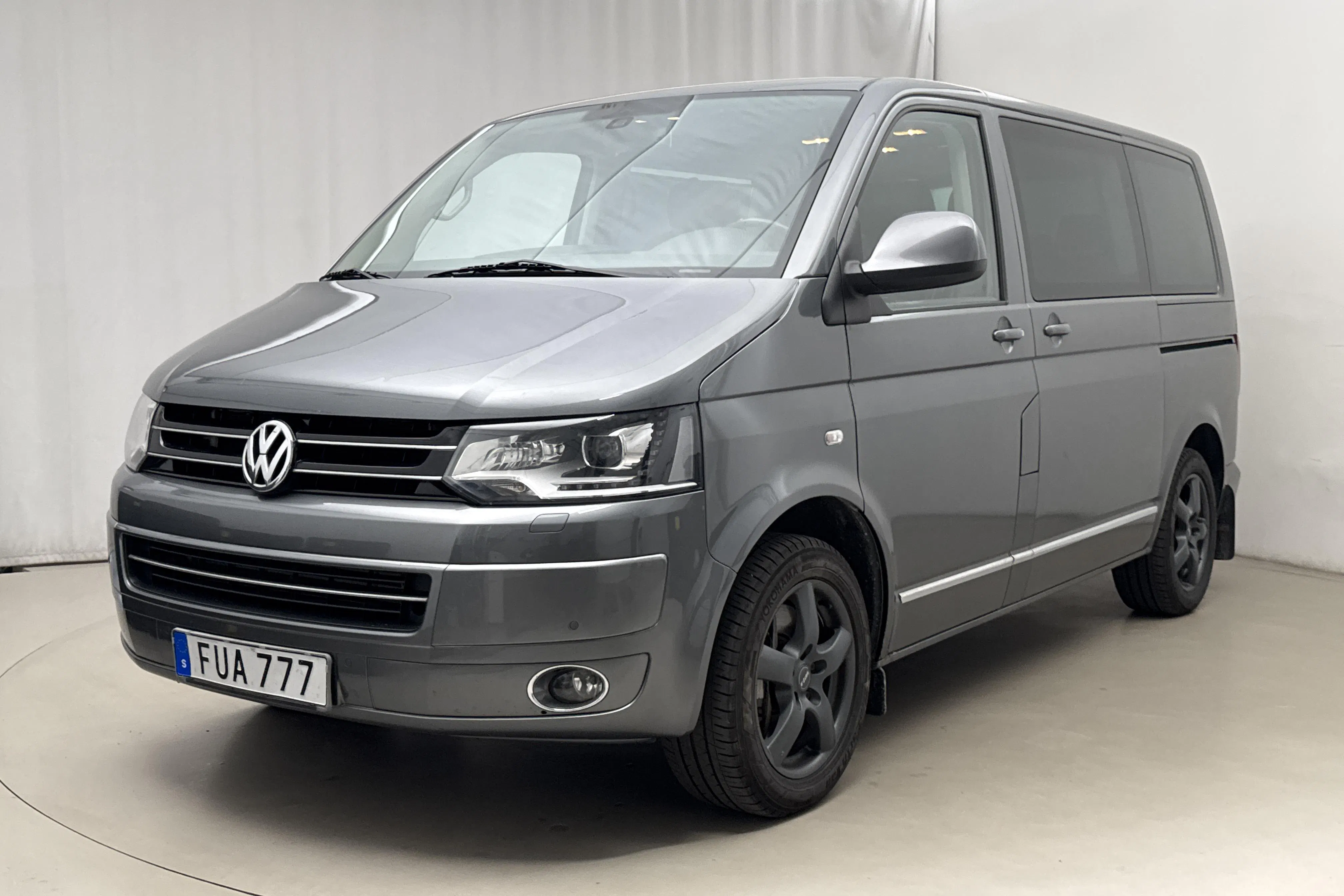 Presentationsfoto 1 av 19: VW Multivan 2.0 TDI 4MOTION (180hk) - 20 980 mil - Automat - grå - 2013