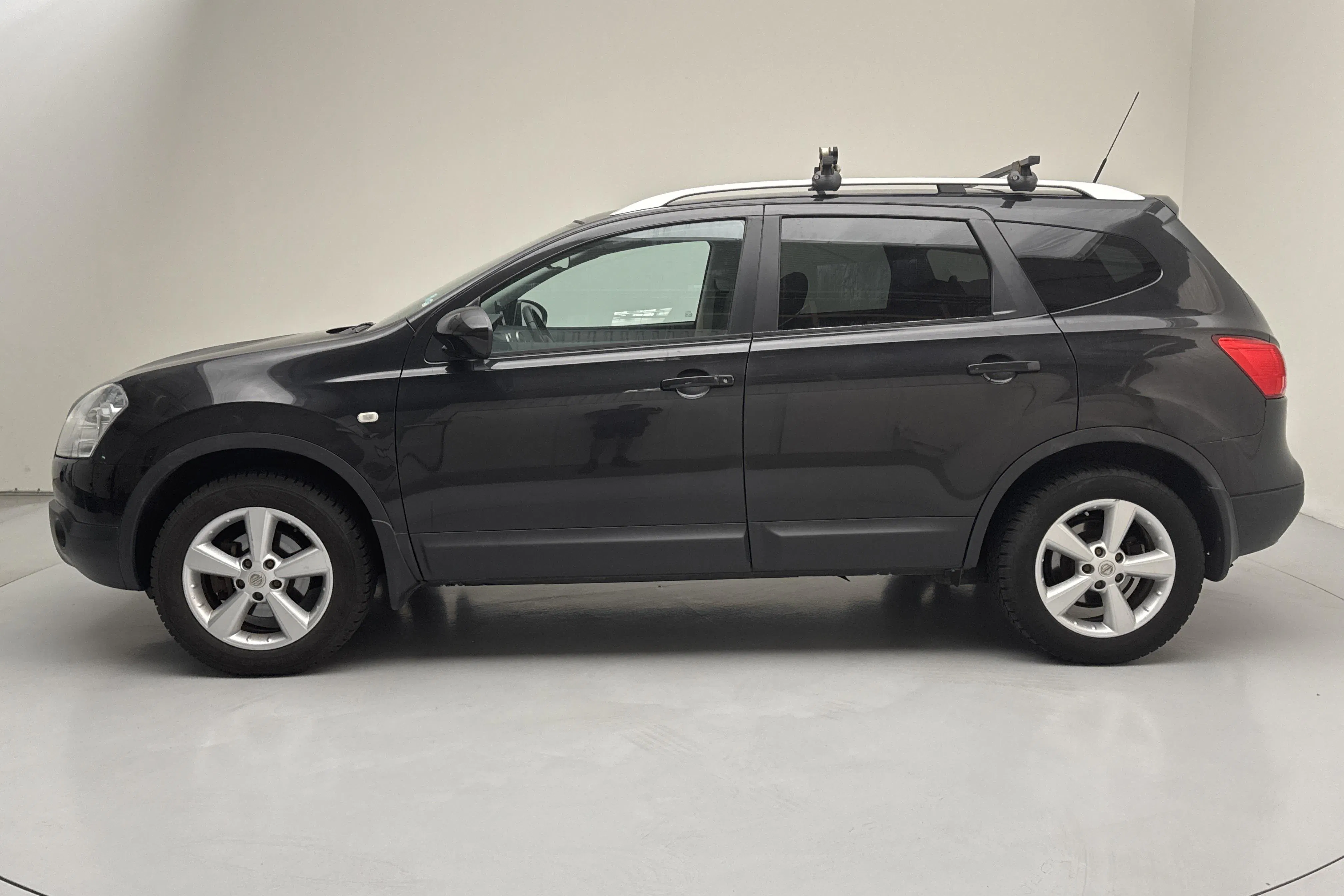 Presentation photo 2 of 16: Nissan Qashqai+2 2.0 (141hk) - 217 560 km - Manual - black - 2010