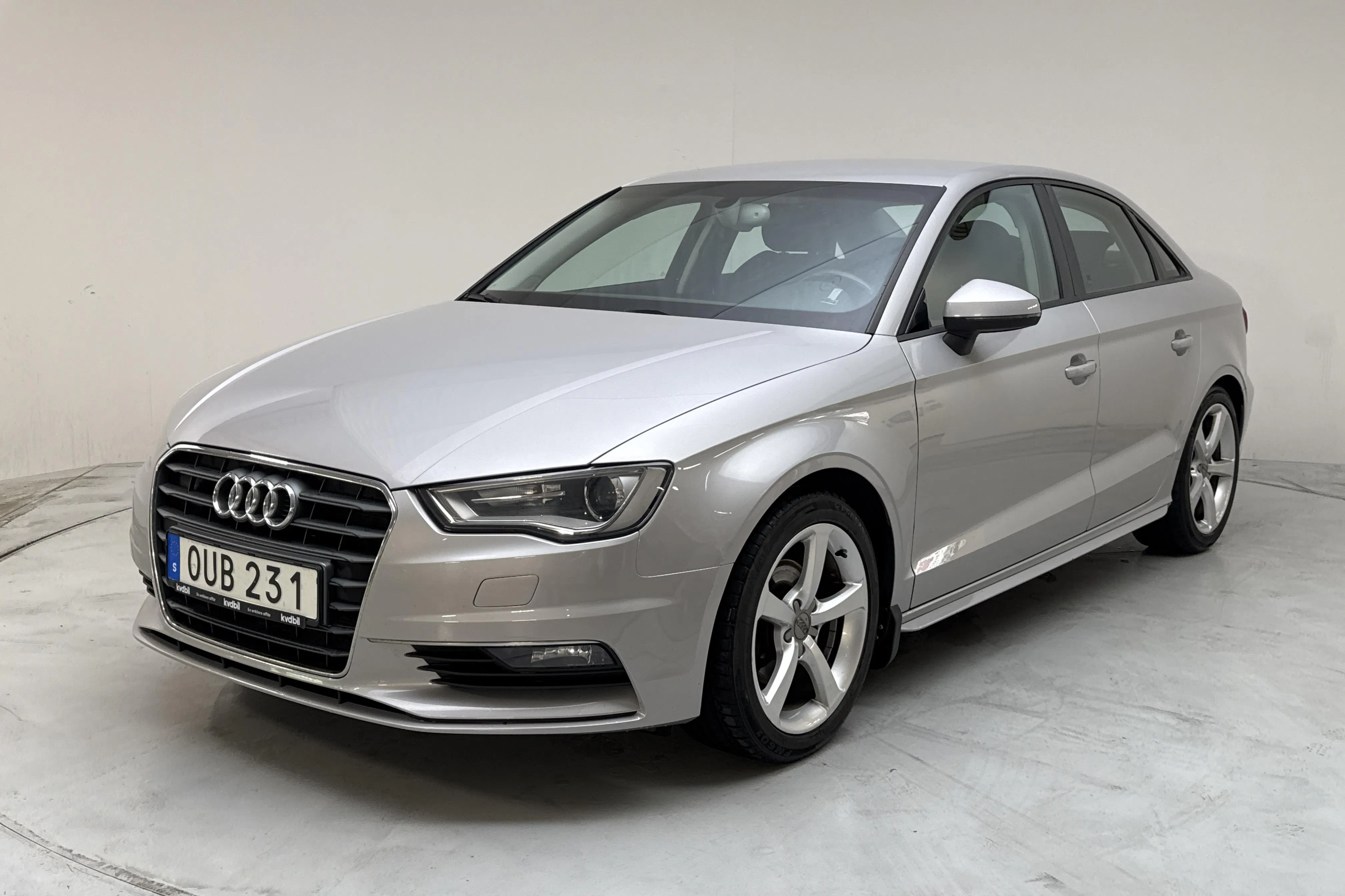 Presentationsfoto 1 av 12: Audi A3 1.4 TFSI Sedan (125hk) - 16 240 mil - Manuell - grå - 2015