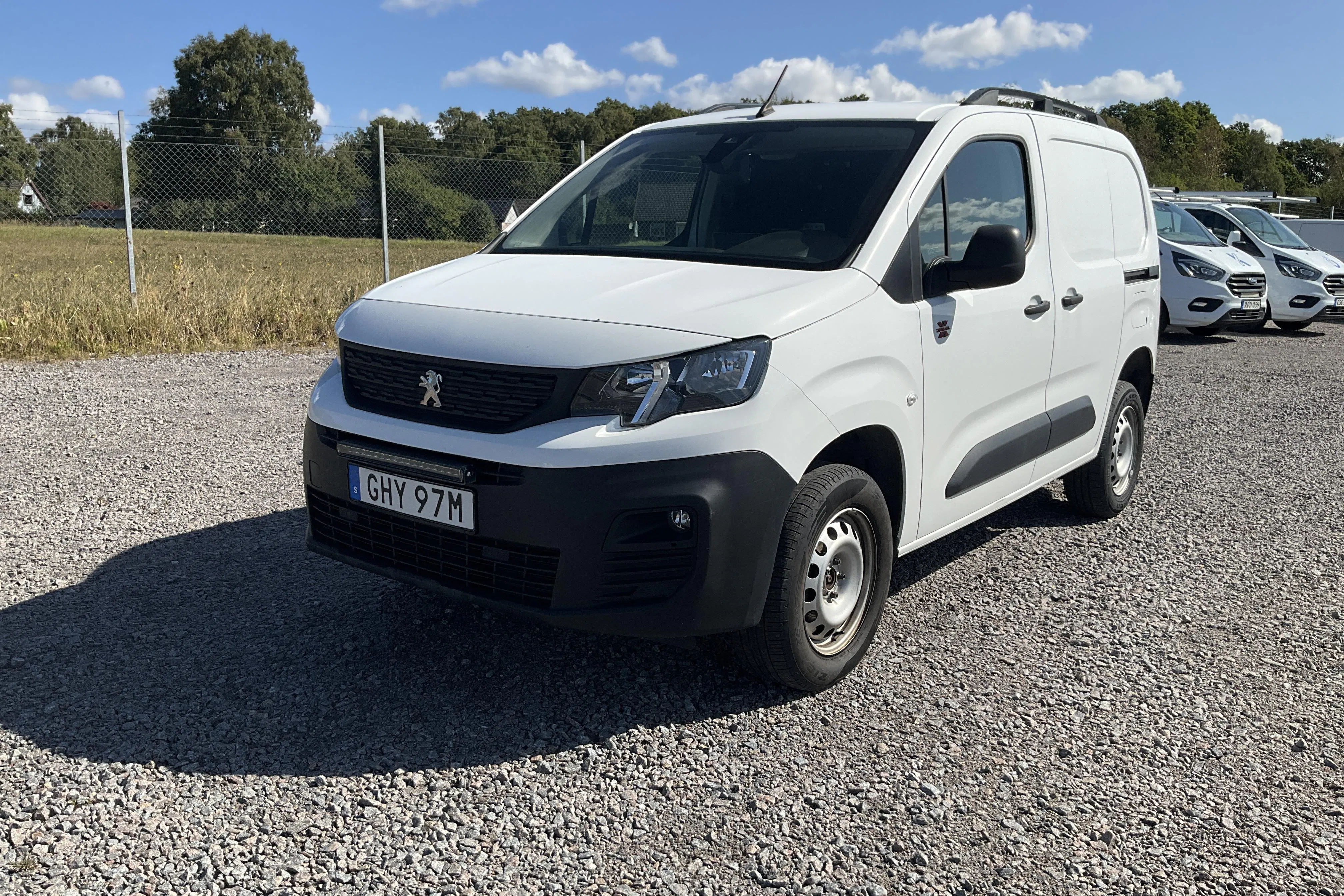 Presentationsfoto 1 av 16: Peugeot Partner 1.5 HDI Skåp 4x4 (130hk) - 11 768 mil - Manuell - vit - 2022