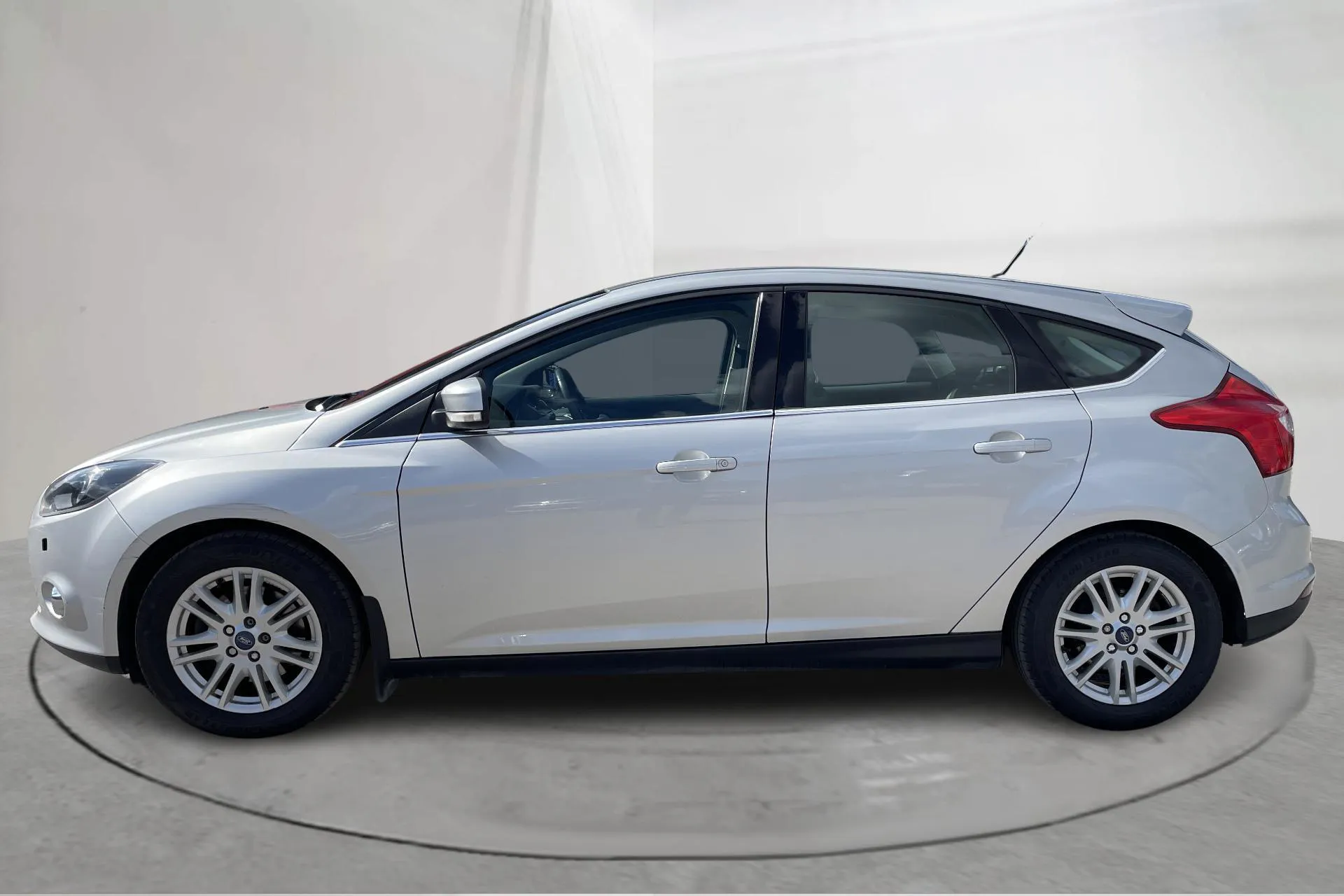 Presentationsfoto 2 av 15: Ford Focus 1.6 Flexifuel 5dr (150hk) - 18 939 mil - Manuell - grå - 2014