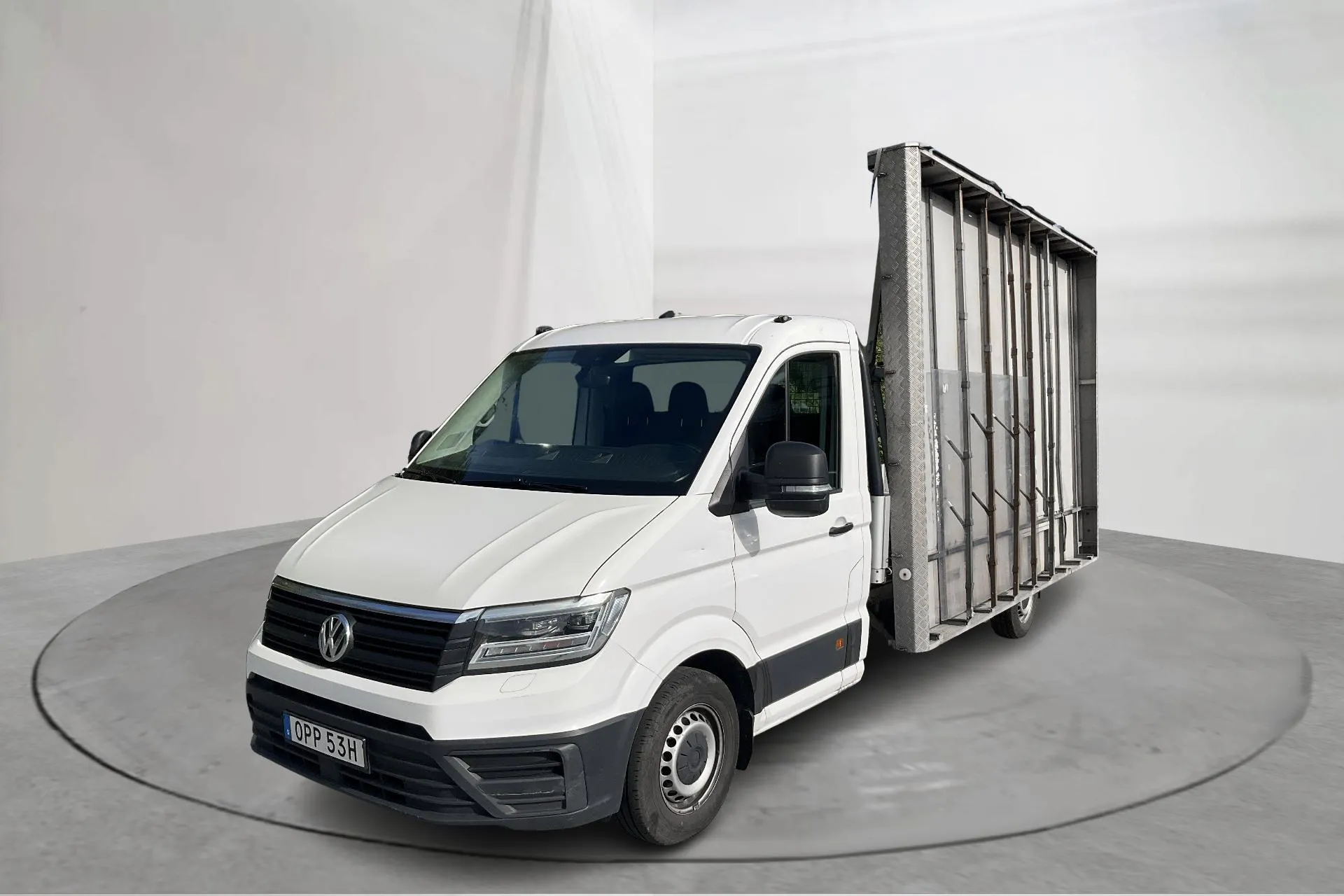 Presentation photo 1 of 11: VW Crafter 35 2.0 TDI Flak (140hk) - 131 630 km - Automatic - white - 2022