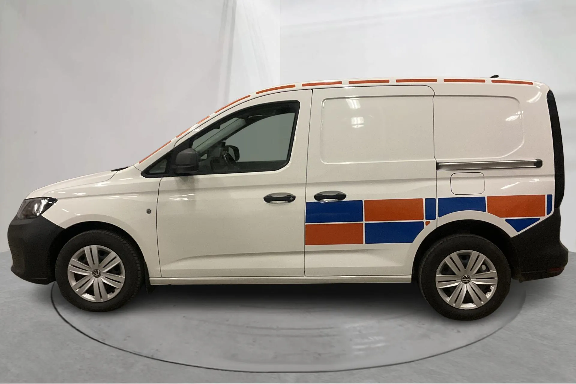 Presentationsfoto 2 av 16: VW Caddy Cargo 2.0 TDI Skåp (122hk) - 5 120 mil - Automat - vit - 2023
