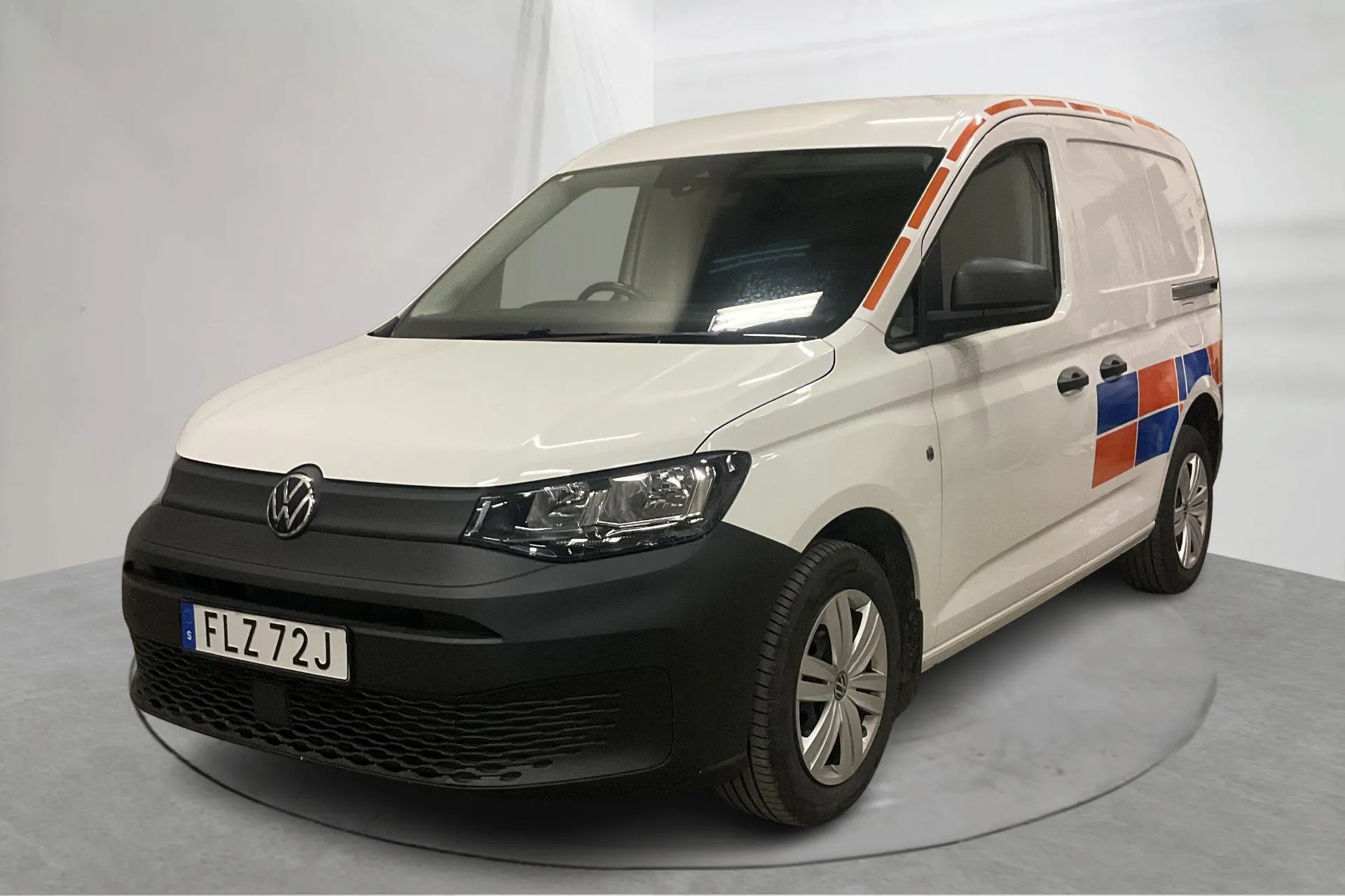 Presentationsfoto 1 av 16: VW Caddy Cargo 2.0 TDI Skåp (122hk) - 5 120 mil - Automat - vit - 2023