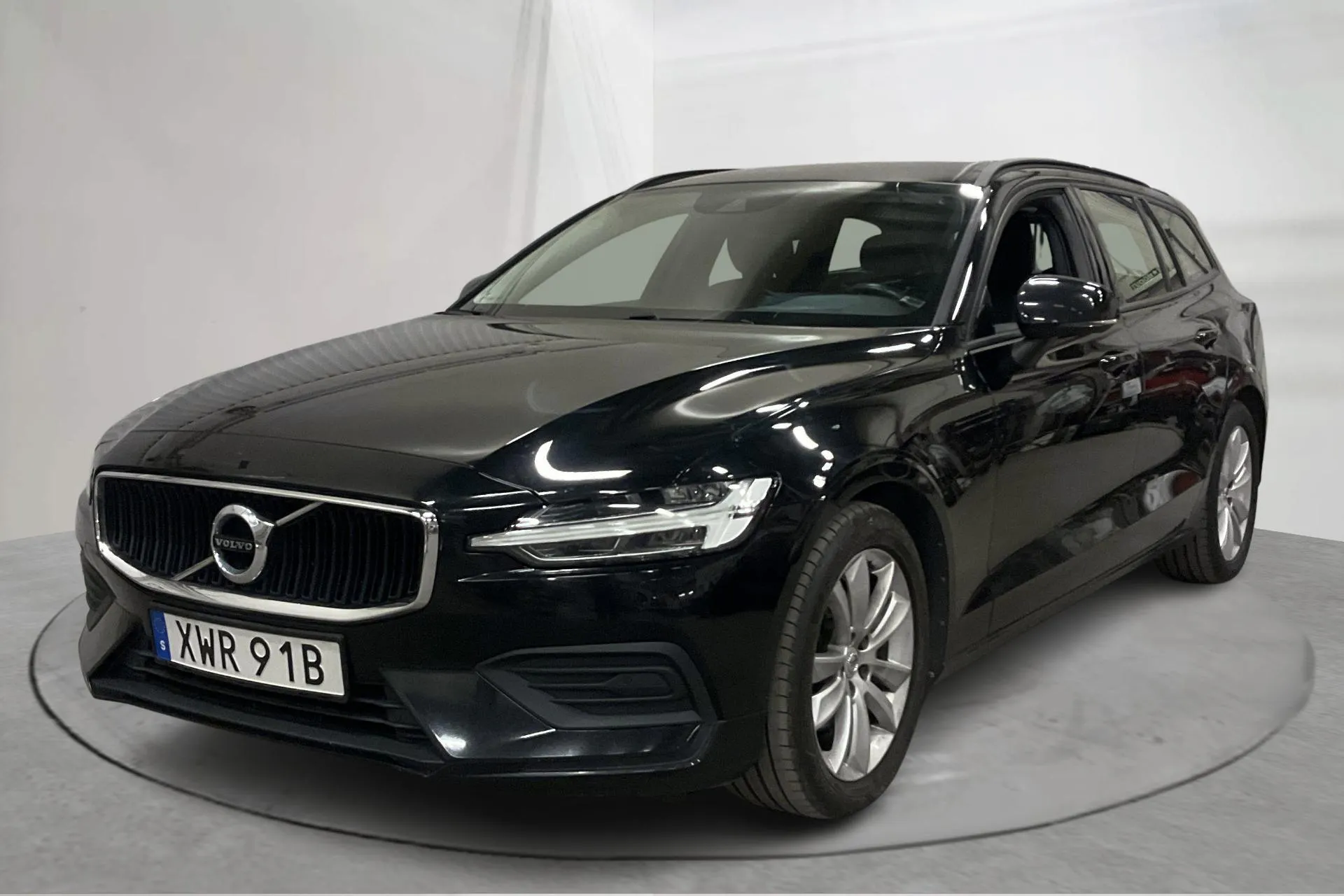 Presentation photo 1 of 14: Volvo V60 D4 AWD (190hk) - 118 260 km - Automatic - black - 2020