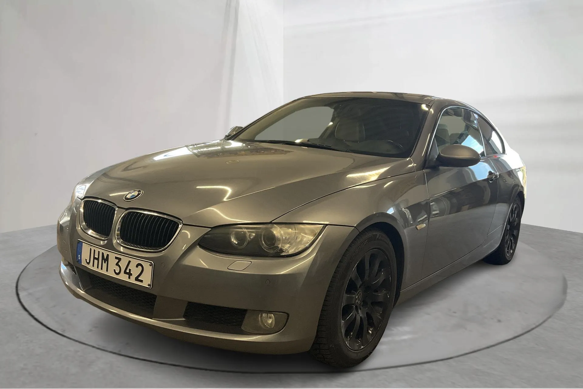Presentationsfoto 1 av 12: BMW 325i Coupé, E92 (218hk) - 19 949 mil - Automat - grå - 2006