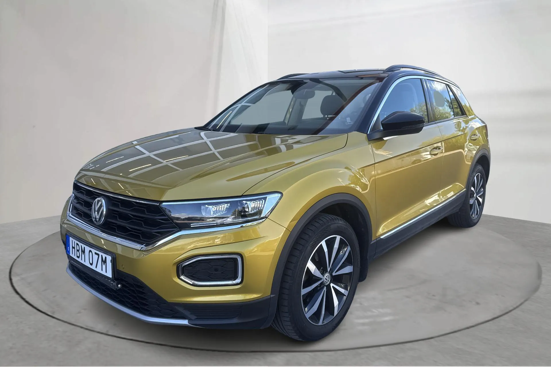 Presentationsfoto 1 av 15: VW T-Roc 1.5 TSI 4MOTION (150hk) - 9 457 mil - Automat - gul - 2019