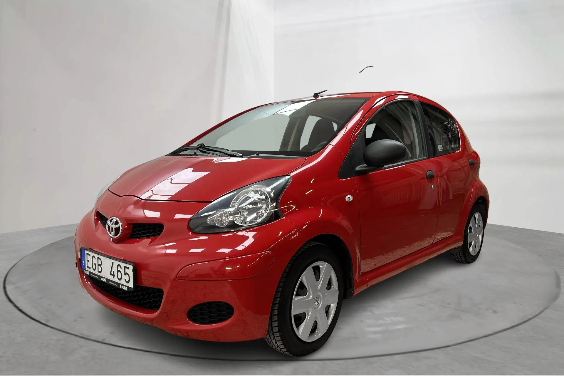 Presentation photo 1 of 12: Toyota Aygo 1.0 VVT-i 5dr (68hk) - 64 600 km - Manual - red - 2010