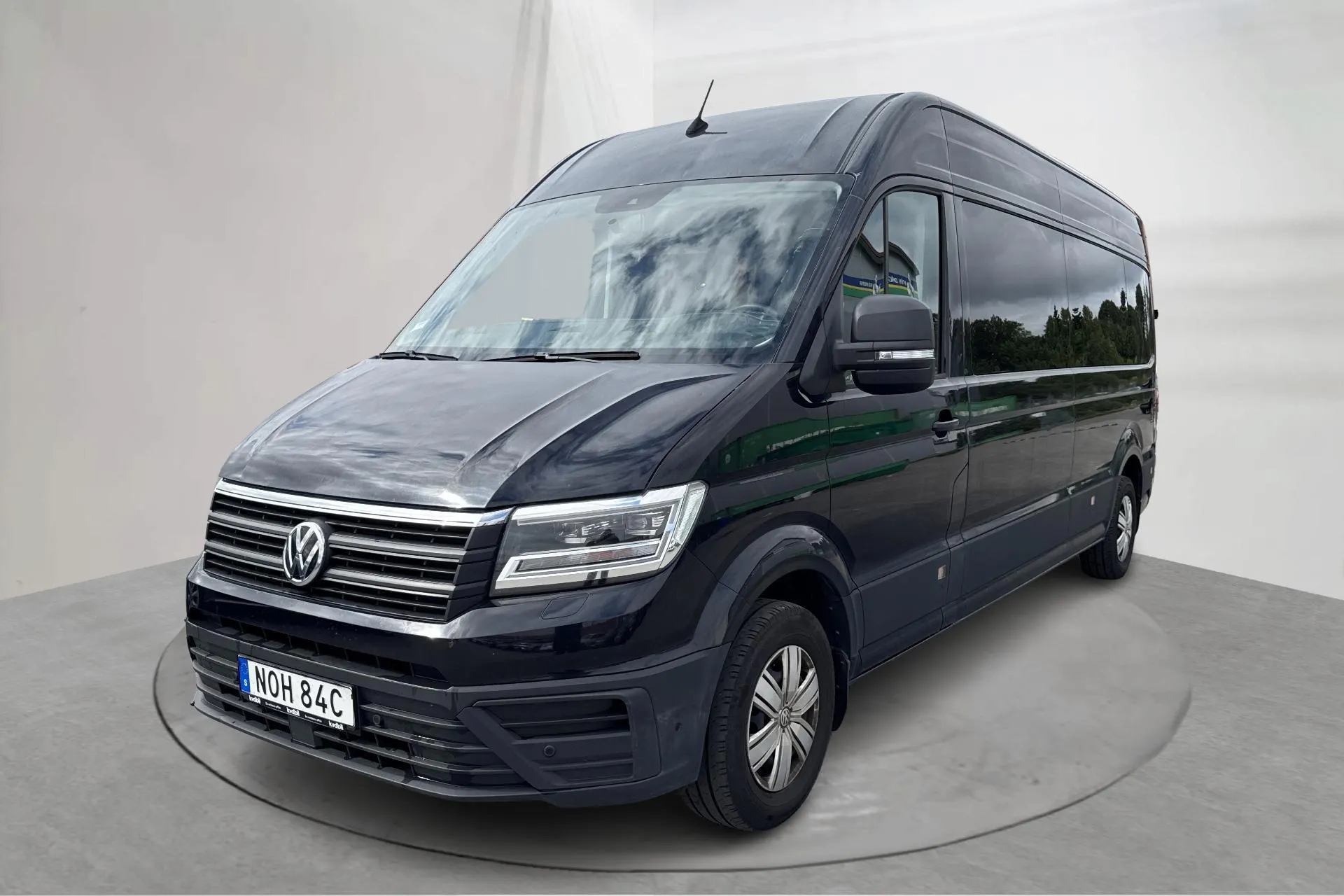 Presentation photo 1 of 18: VW Crafter 35 2.0 TDI Skåp (177hk) - 156 270 km - Automatic - black - 2020