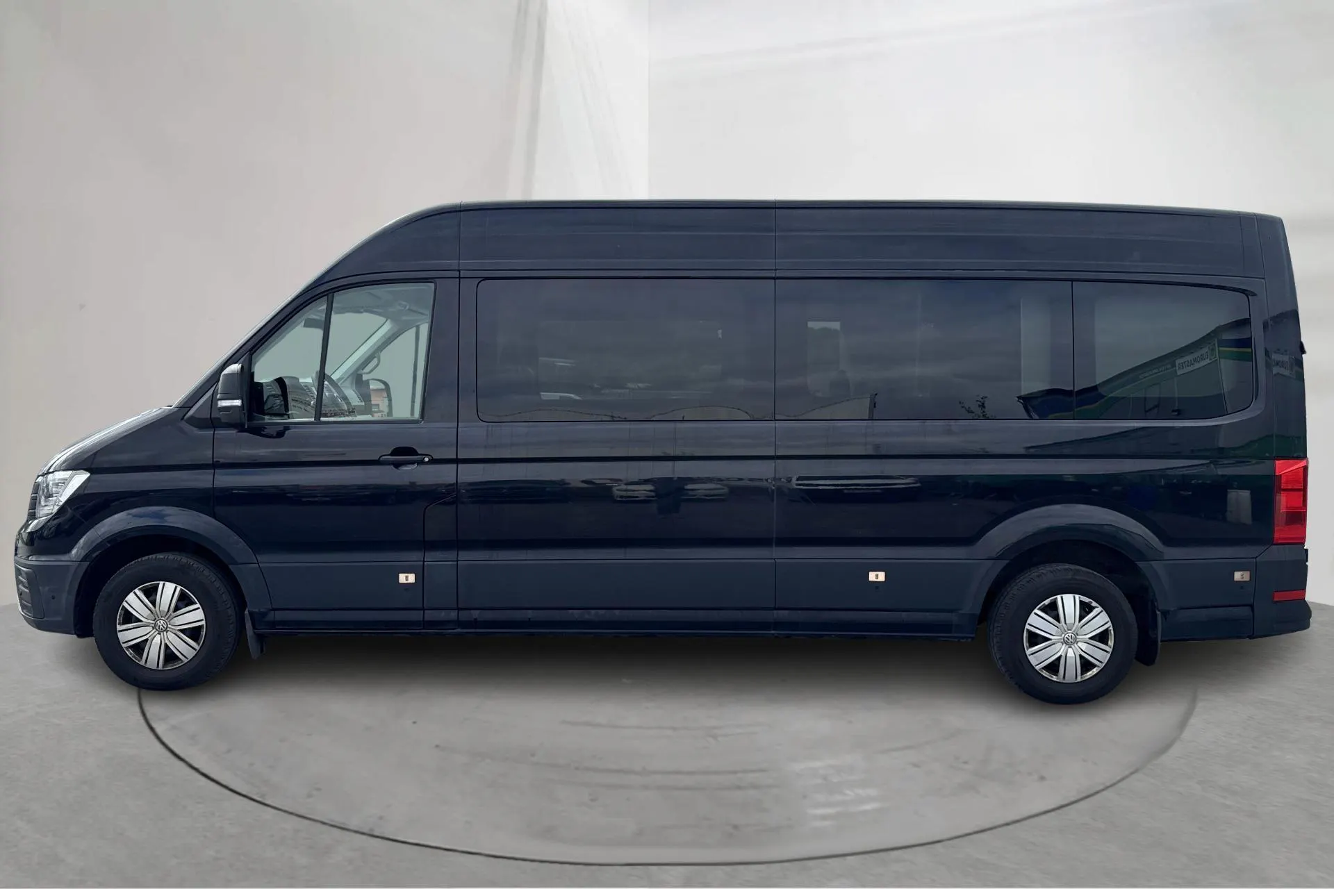 Presentation photo 2 of 18: VW Crafter 35 2.0 TDI Skåp (177hk) - 156 270 km - Automatic - black - 2020