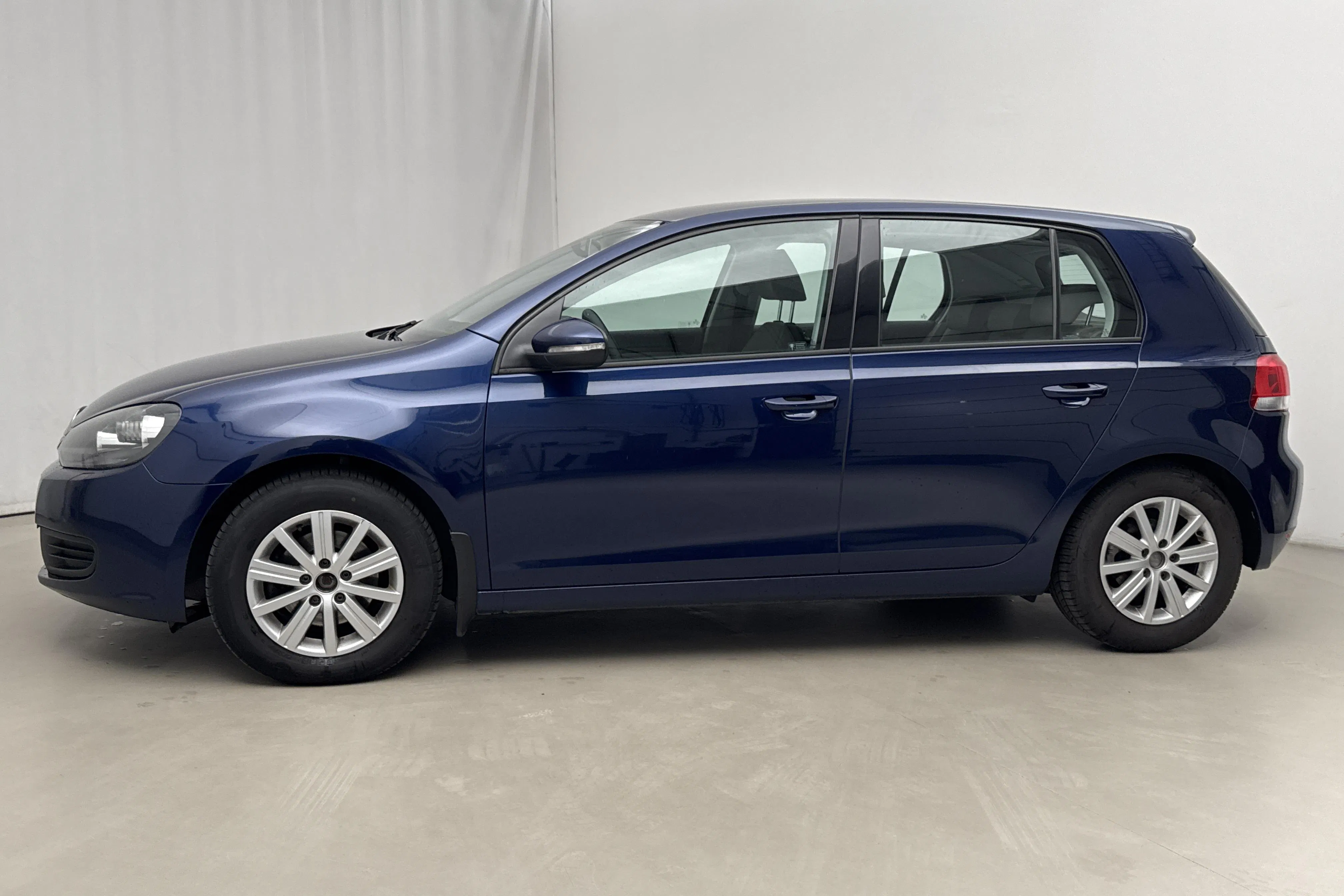 Presentation photo 2 of 14: VW Golf VI 1.6 TDI BlueMotion 5dr (105hk) - 191 940 km - Manual - dark blue - 2012