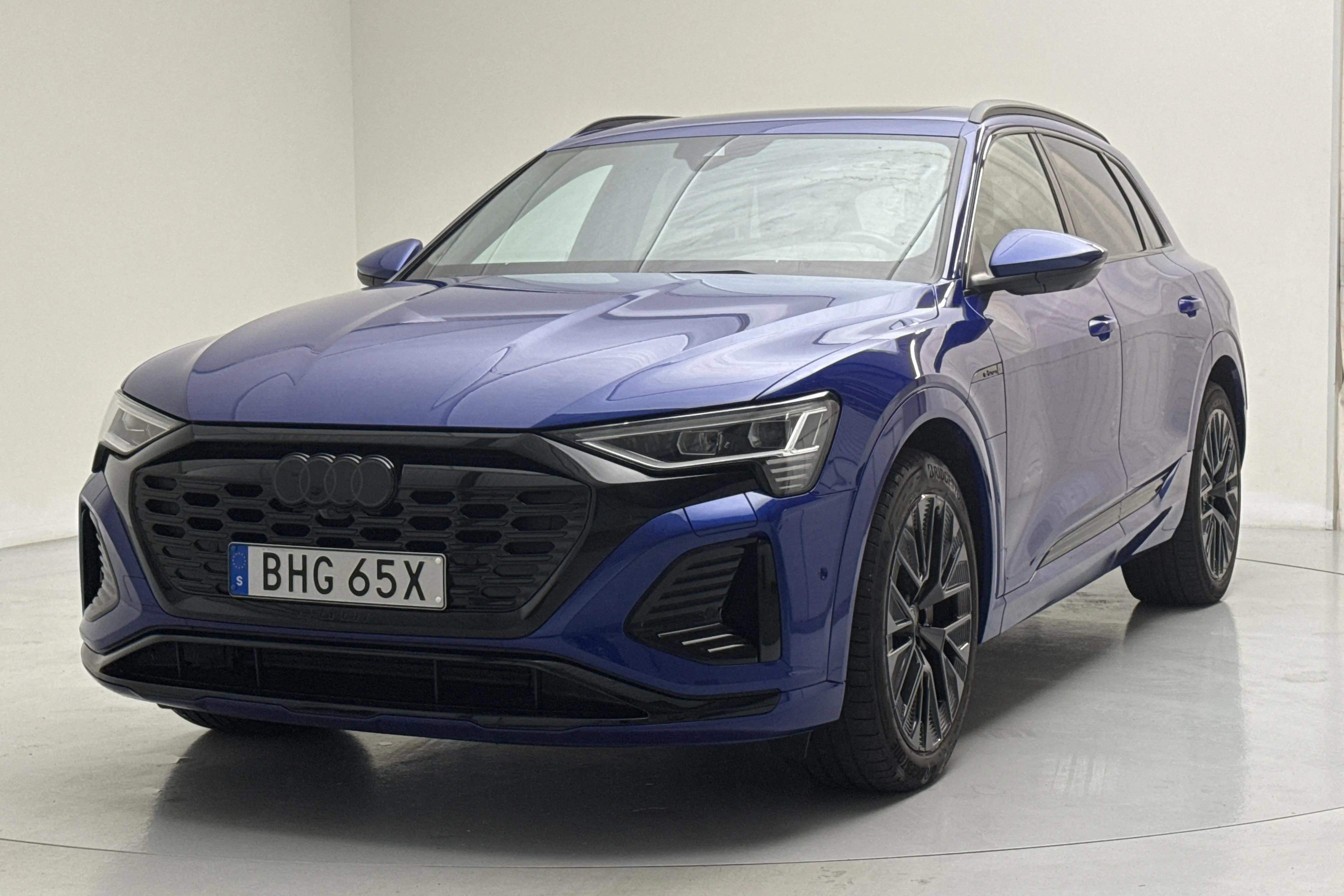 Audi Q8 55 e-tron quattro (408hk)