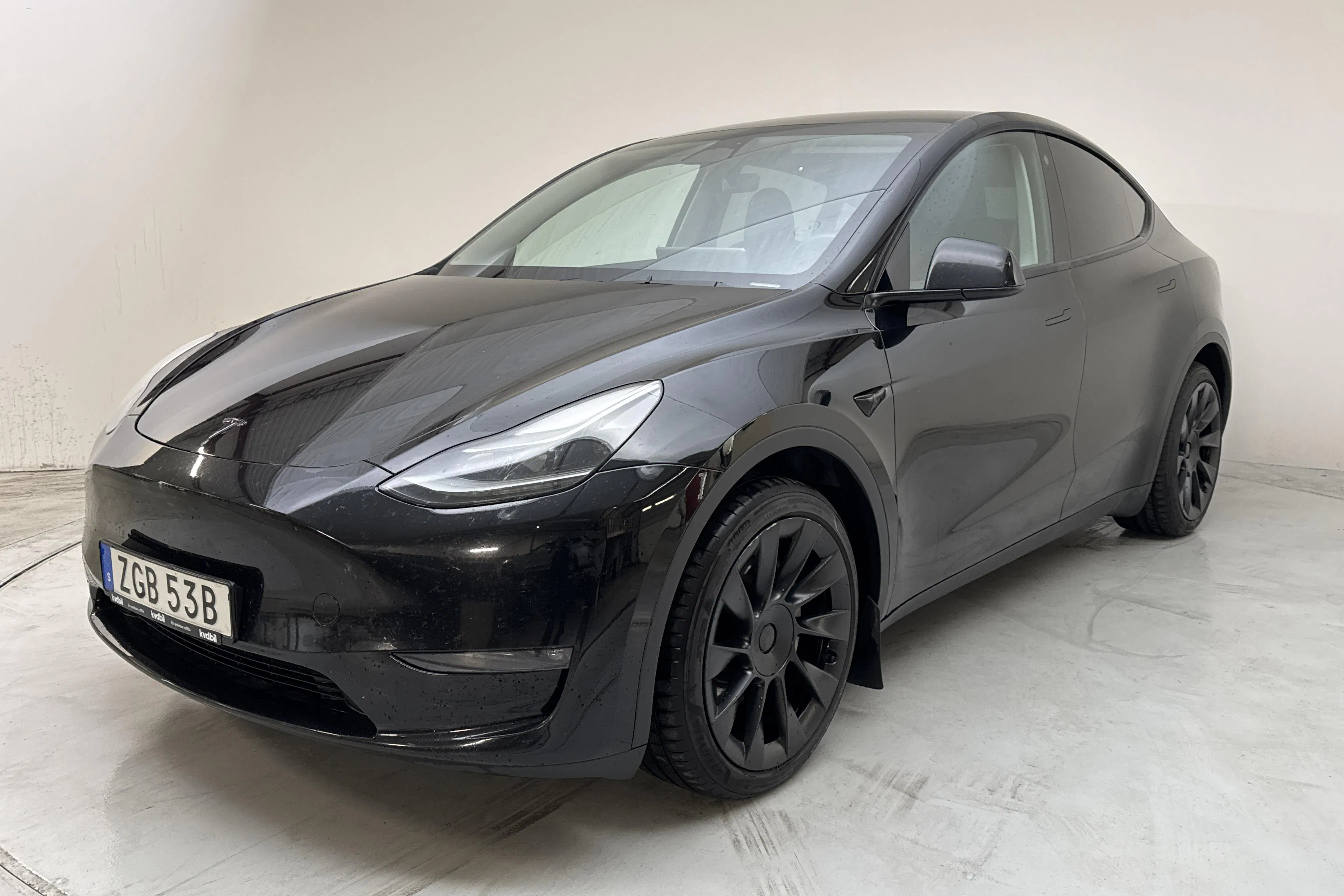 Presentationsfoto 1 av 20: Tesla Model Y Long Range Dual Motor AWD - 15 721 mil - Automat - svart - 2023