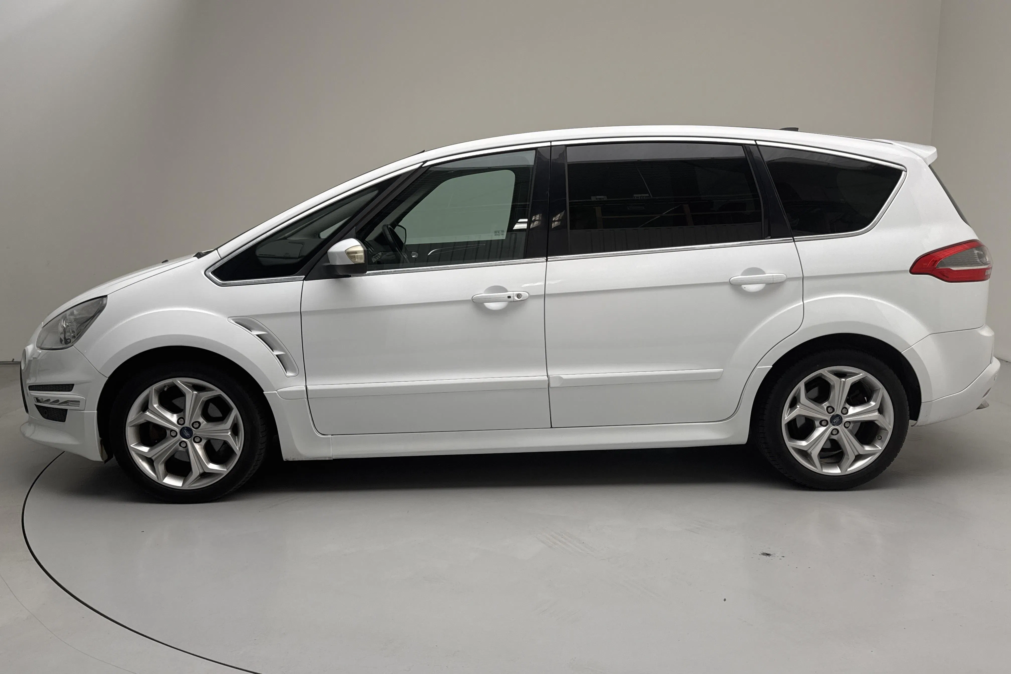 Presentationsfoto 2 av 18: Ford S-MAX 2.0 Duratorq TDCi (163hk) - 10 338 mil - Automat - vit - 2011