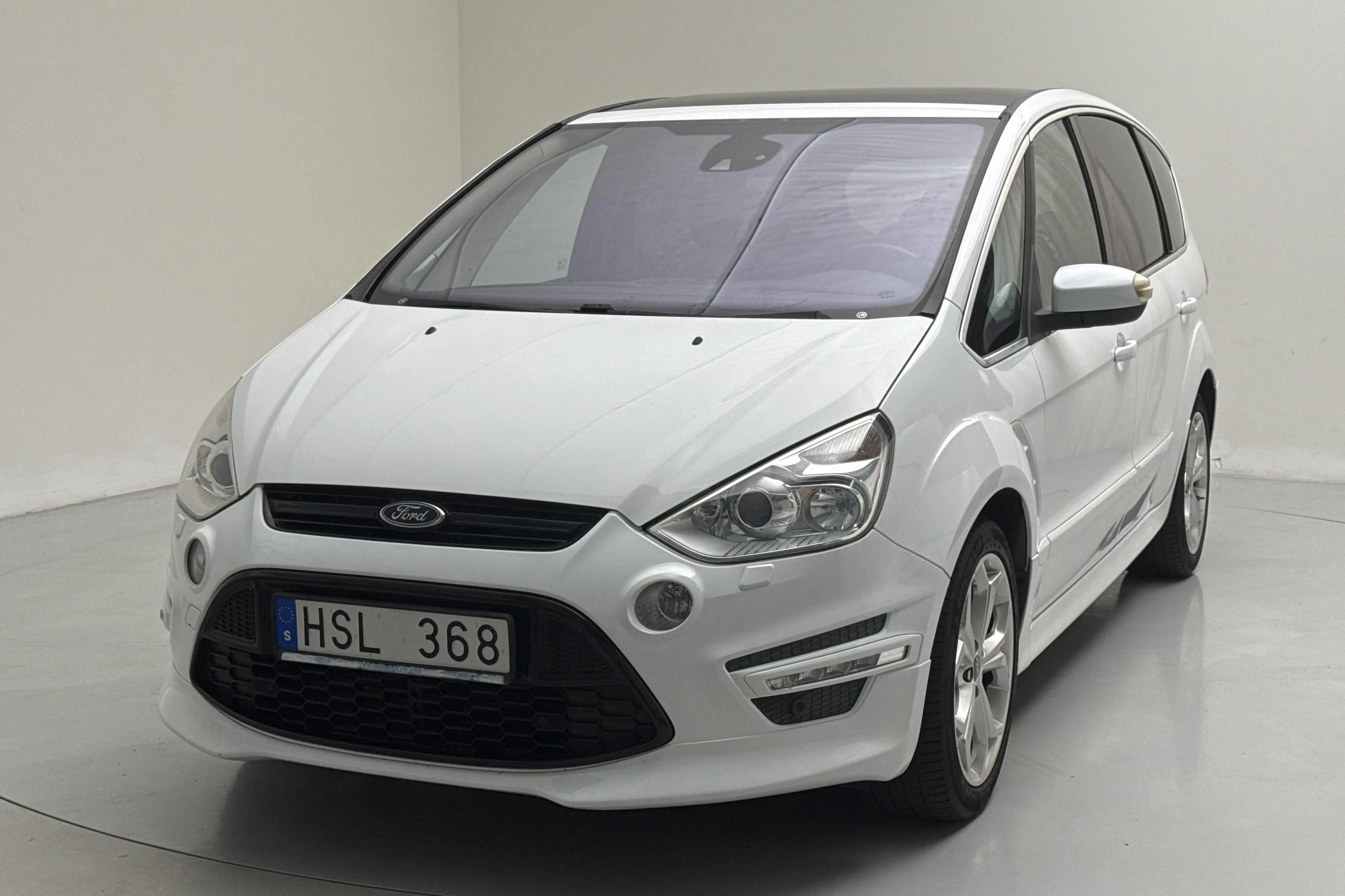 Presentationsfoto 1 av 18: Ford S-MAX 2.0 Duratorq TDCi (163hk) - 10 338 mil - Automat - vit - 2011