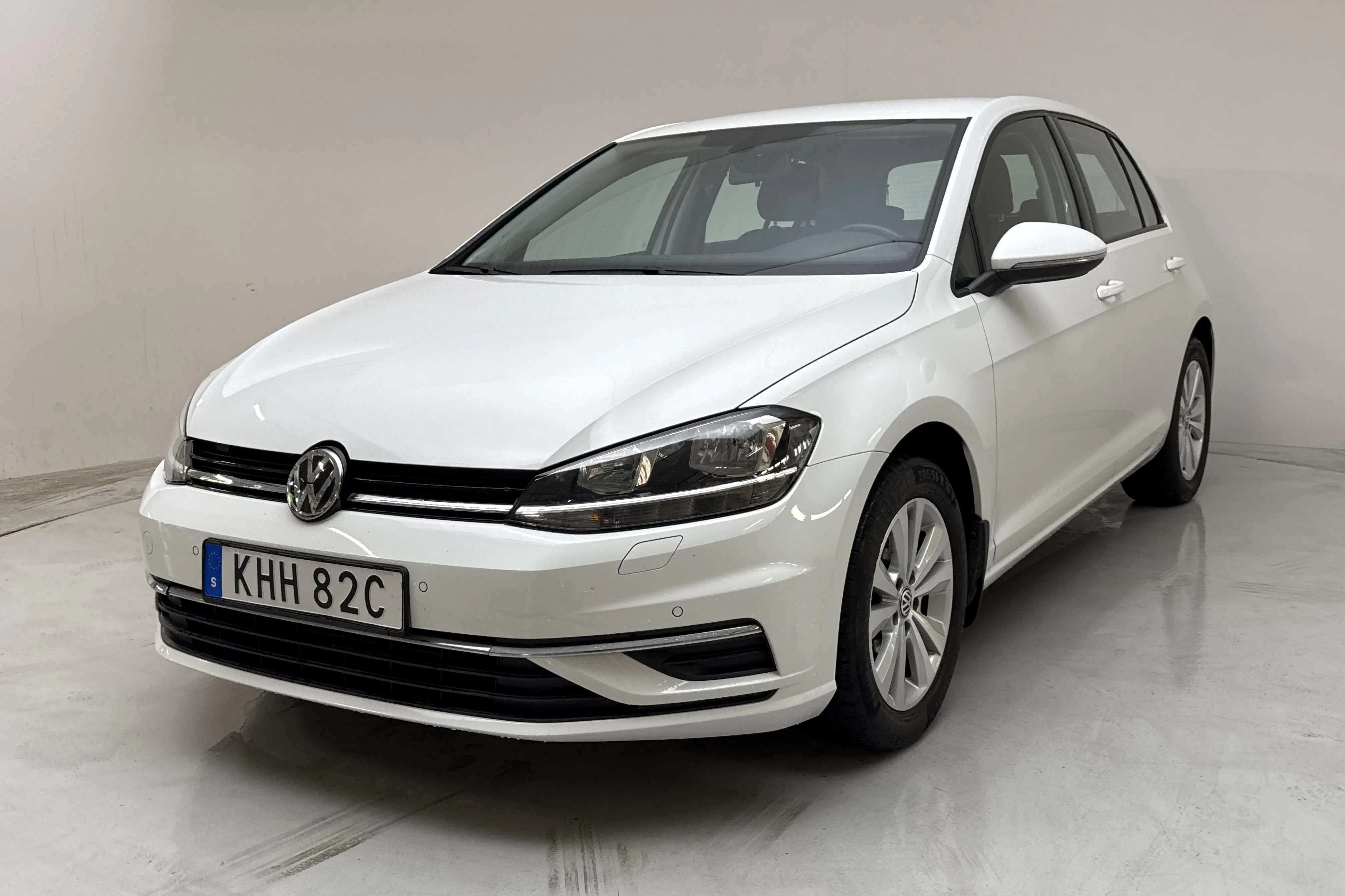 Presentationsfoto 1 av 14: VW Golf VII 1.0 TSI 5dr (115hk) - 8 977 mil - Manuell - vit - 2020