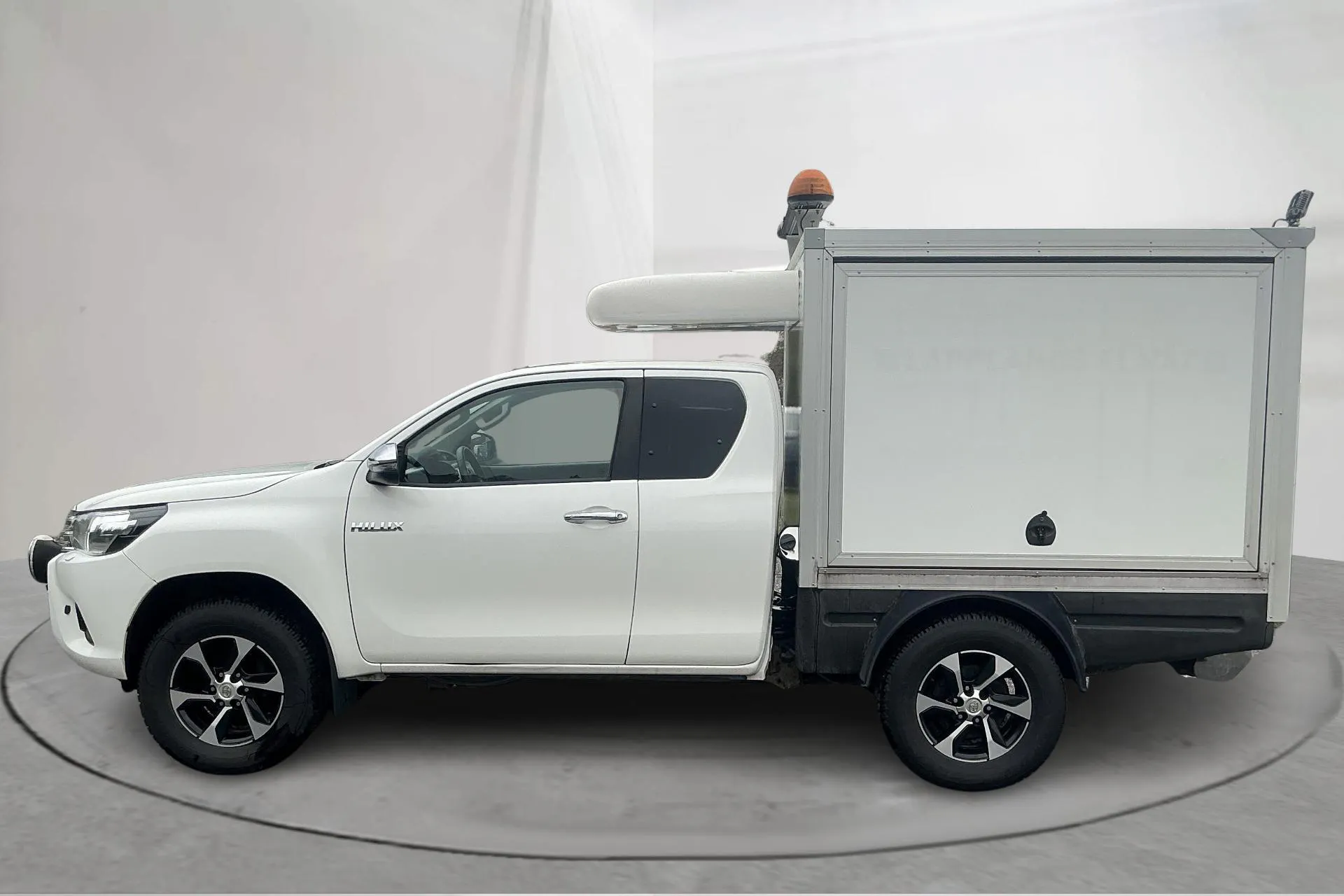 Presentation photo 2 of 18: Toyota Hilux 2.4 D 4WD (150hk) - 234 410 km - Manual - white - 2019