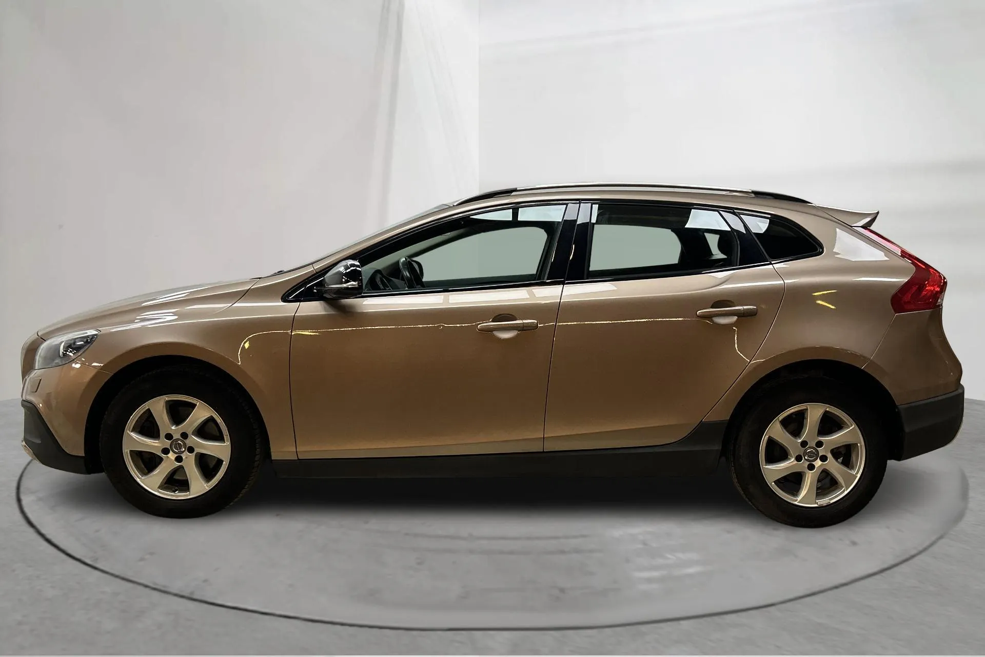 Presentation photo 2 of 13: Volvo V40 Cross Country D3 (150hk) - 143 100 km - Automatic - brown - 2016