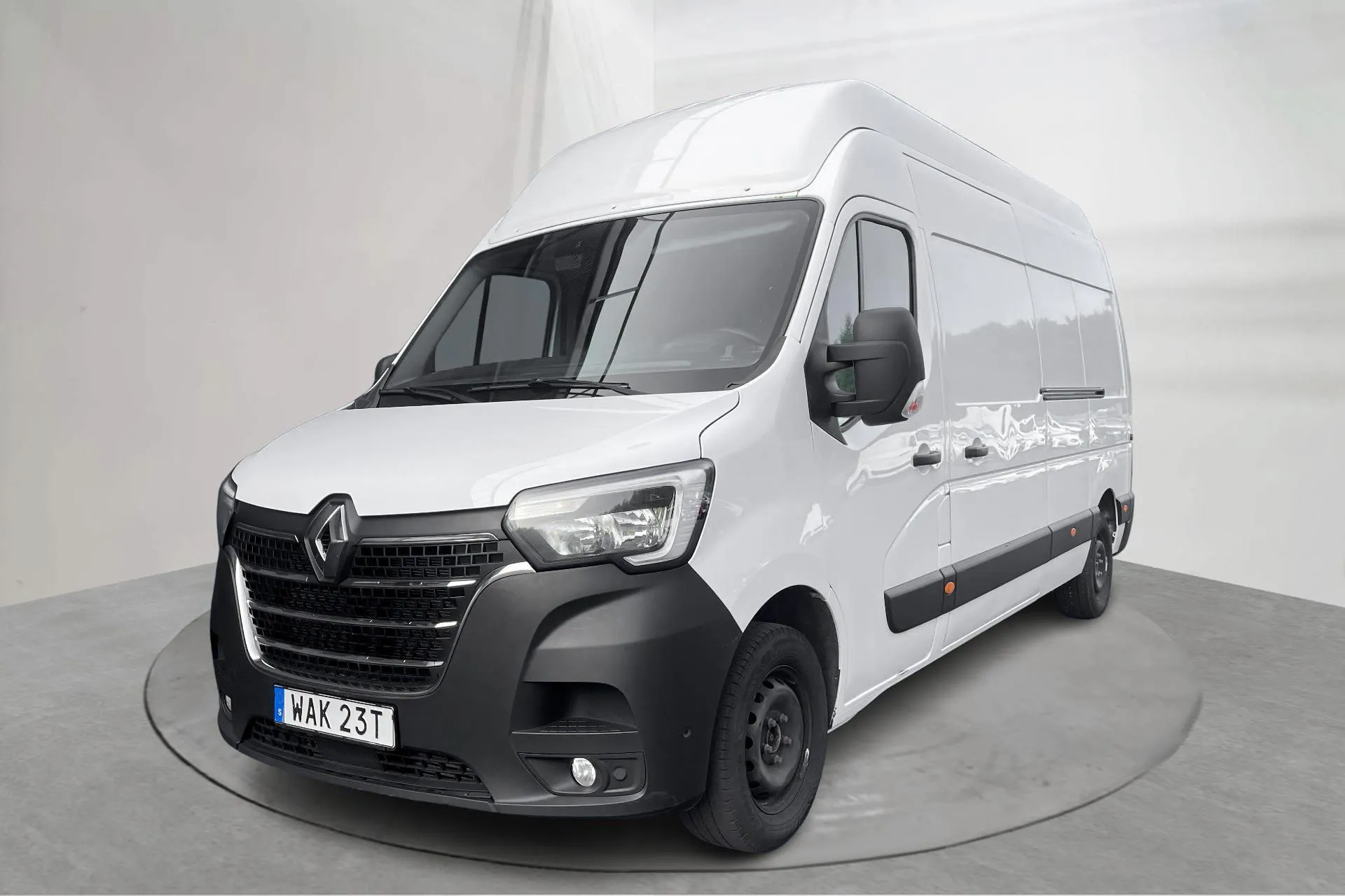 Presentation photo 1 of 14: Renault Master 2.3 dCi FAP 2WD (180hk) - 160 910 km - Automatic - white - 2023