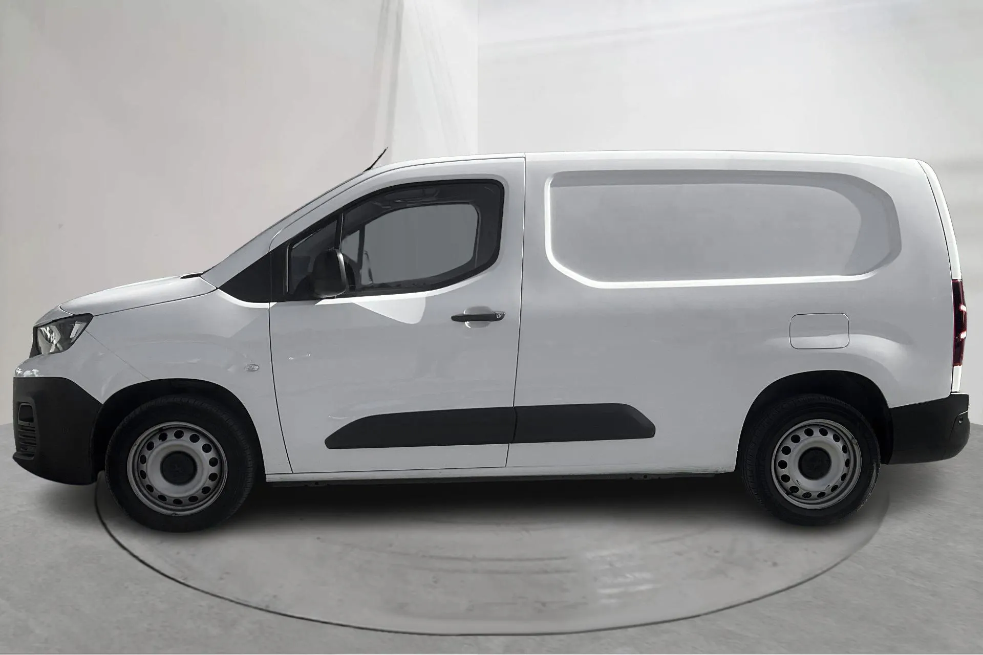 Presentation photo 2 of 19: Peugeot Partner 1.5 HDI Skåp (130hk) - 112 350 km - Automatic - white - 2021