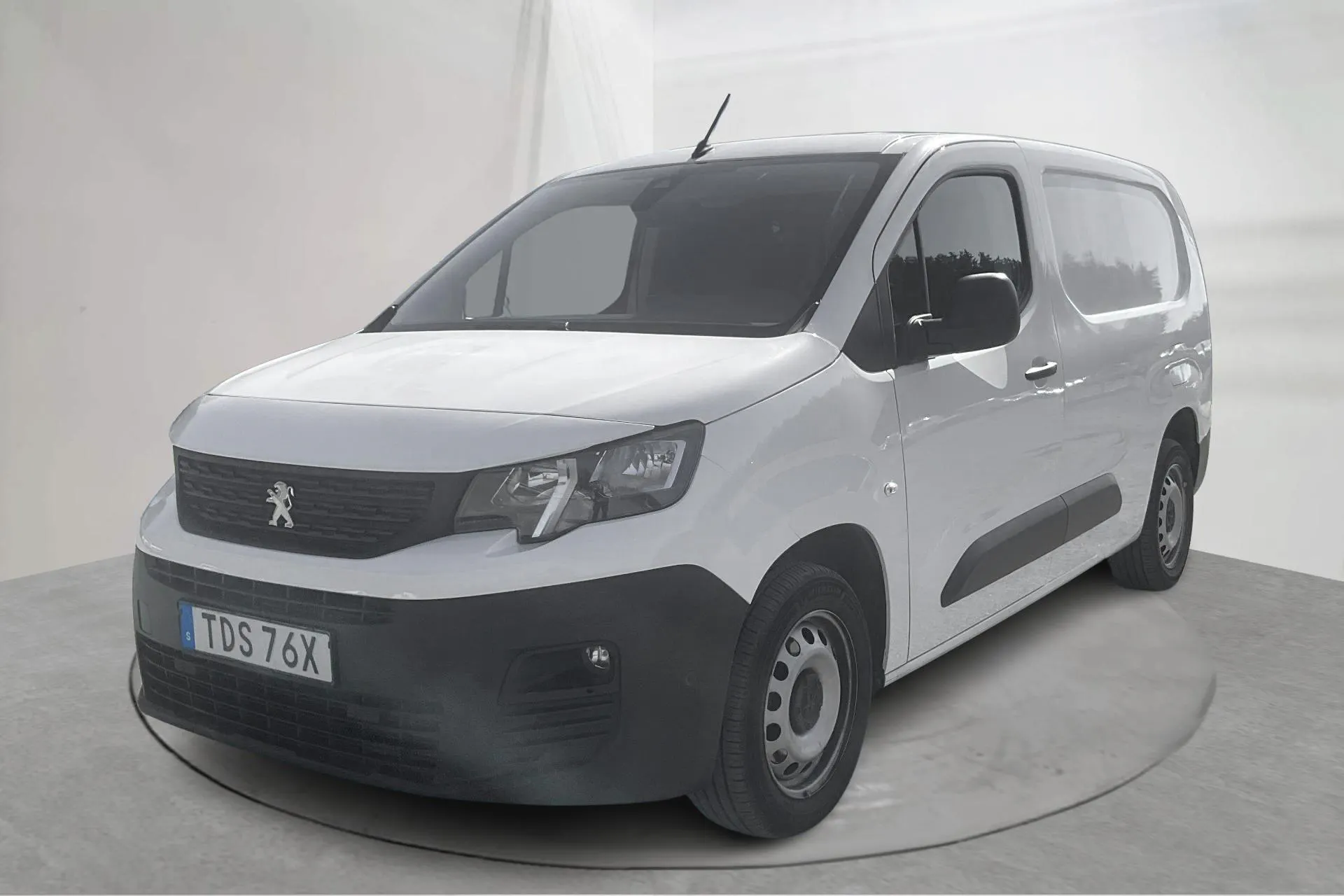 Presentation photo 1 of 19: Peugeot Partner 1.5 HDI Skåp (130hk) - 112 350 km - Automatic - white - 2021