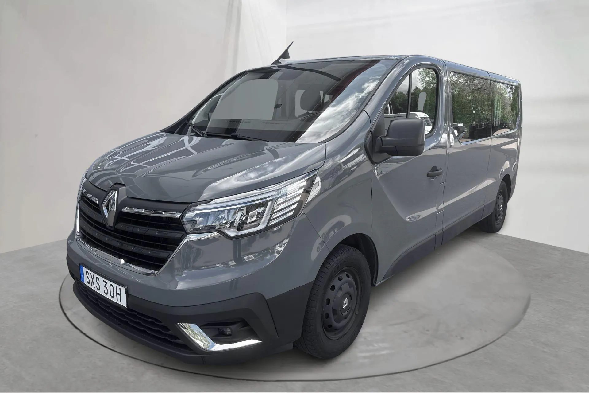 Presentationsfoto 1 av 13: Renault Trafic 2.0 dCi (150hk) - 5 969 mil - Manuell - grå - 2024