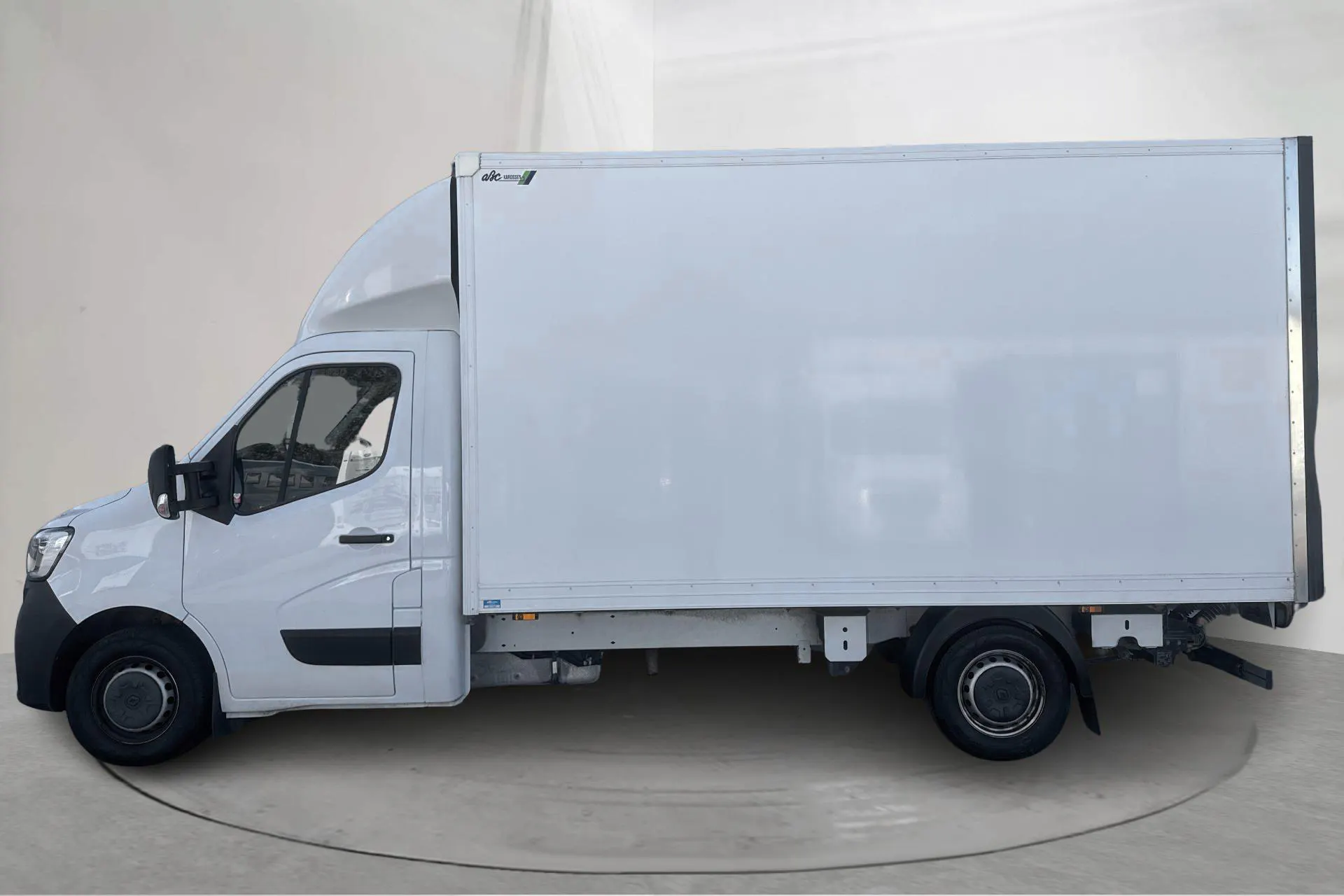 Presentationsfoto 2 av 13: Renault Master 2.3 dCi Volymskåp 2WD (145hk) - 14 895 mil - Manuell - vit - 2022