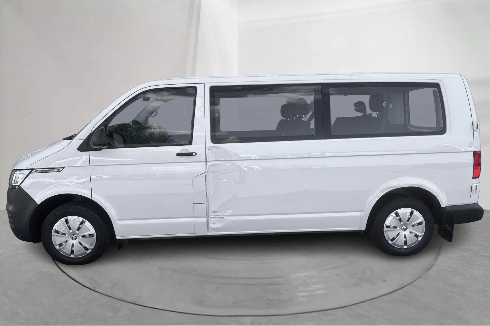 Presentationsfoto 2 av 14: VW Caravelle TDI (150hk) - 7 203 mil - Automat - vit - 2023