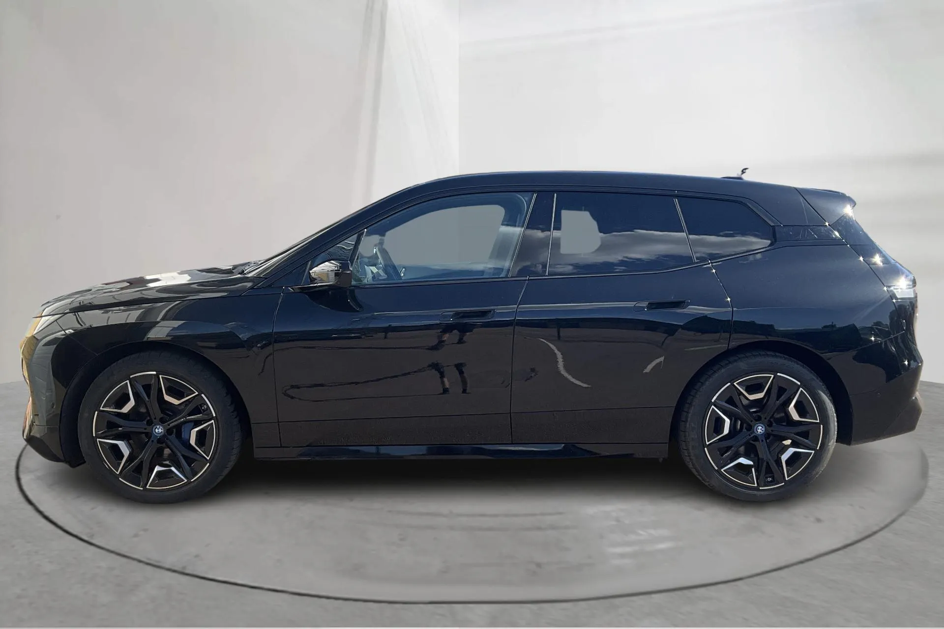 Presentation photo 2 of 21: BMW iX xDrive50, I20 (520hk) - 126 790 km - Automatic - black - 2023