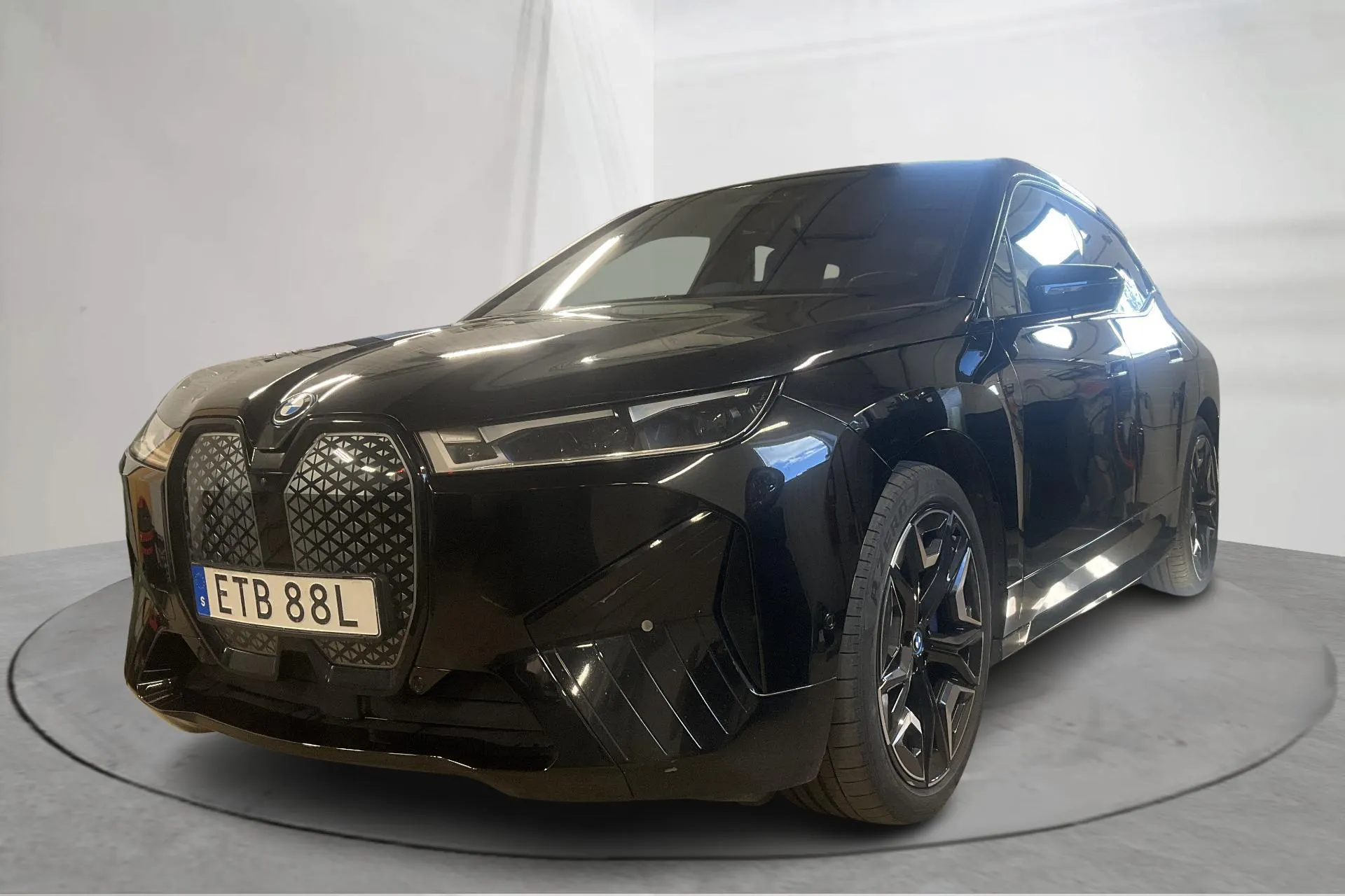 Presentation photo 1 of 21: BMW iX xDrive50, I20 (520hk) - 126 790 km - Automatic - black - 2023