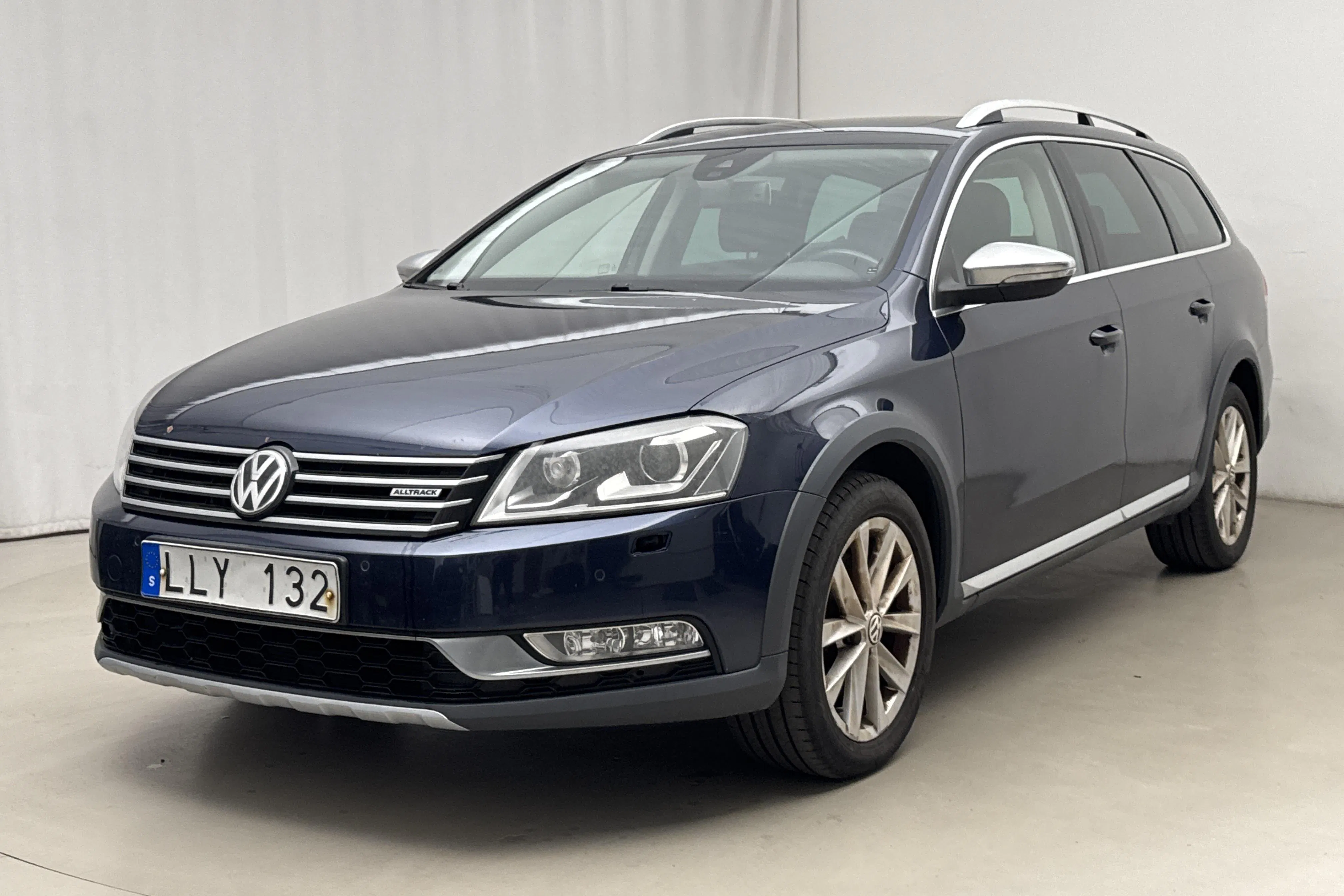 Presentationsfoto 1 av 21: VW Passat Alltrack 2.0 TDI BlueMotion Technology 4Motion (170hk) - 18 991 mil - Automat - Mörkblå - 2012