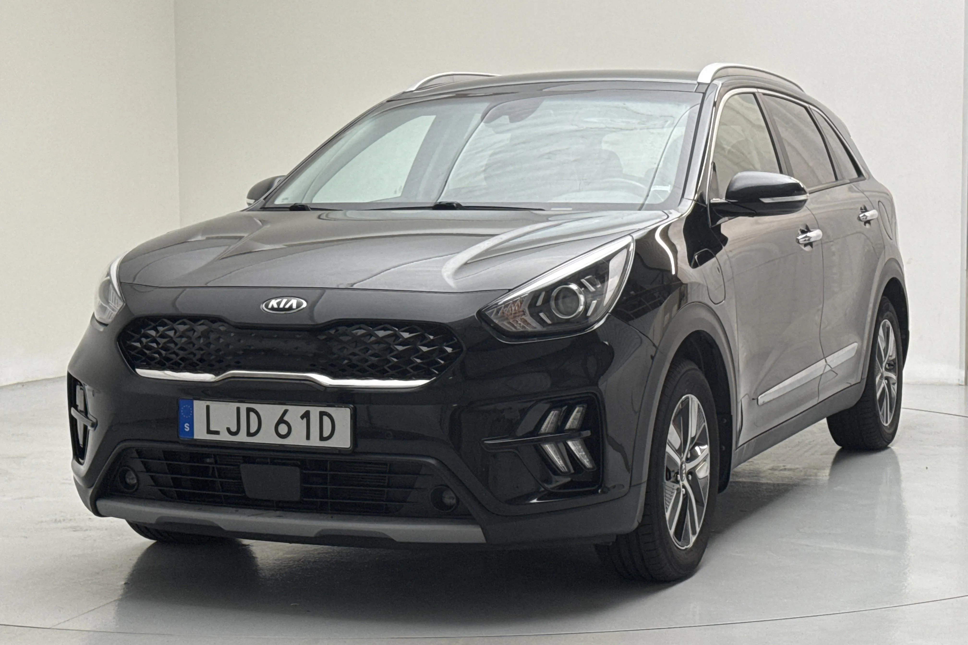 Presentation photo 1 of 17: KIA Niro Plug-in Hybrid 1.6 (141hk) - 100 800 km - Automatic - dark brown - 2020