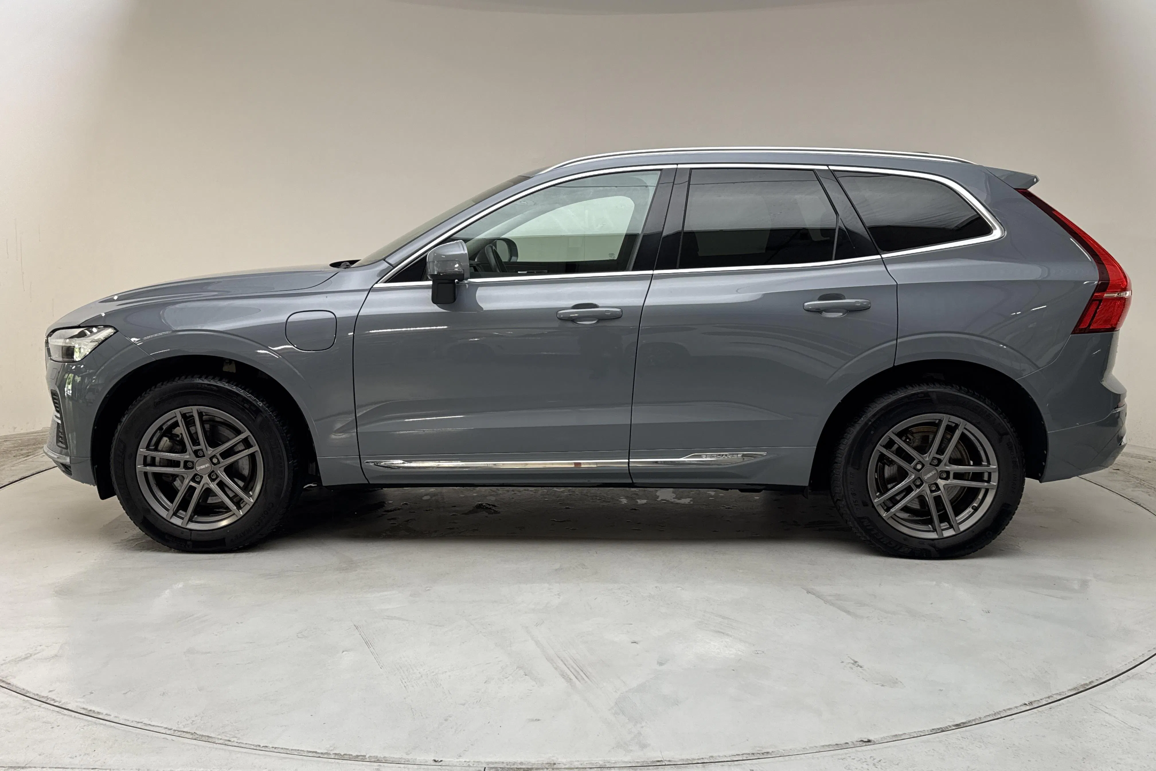 Presentationsfoto 2 av 18: Volvo XC60 T6 AWD Recharge (350hk) - 14 615 mil - Automat - grå - 2023