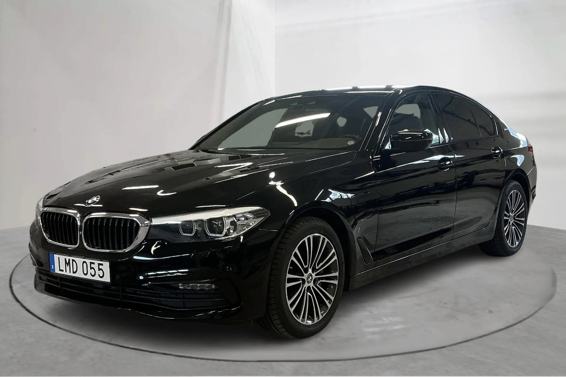 Presentation photo 1 of 17: BMW 530e iPerformance Sedan, G30 (252hk) - 130 350 km - Automatic - black - 2019