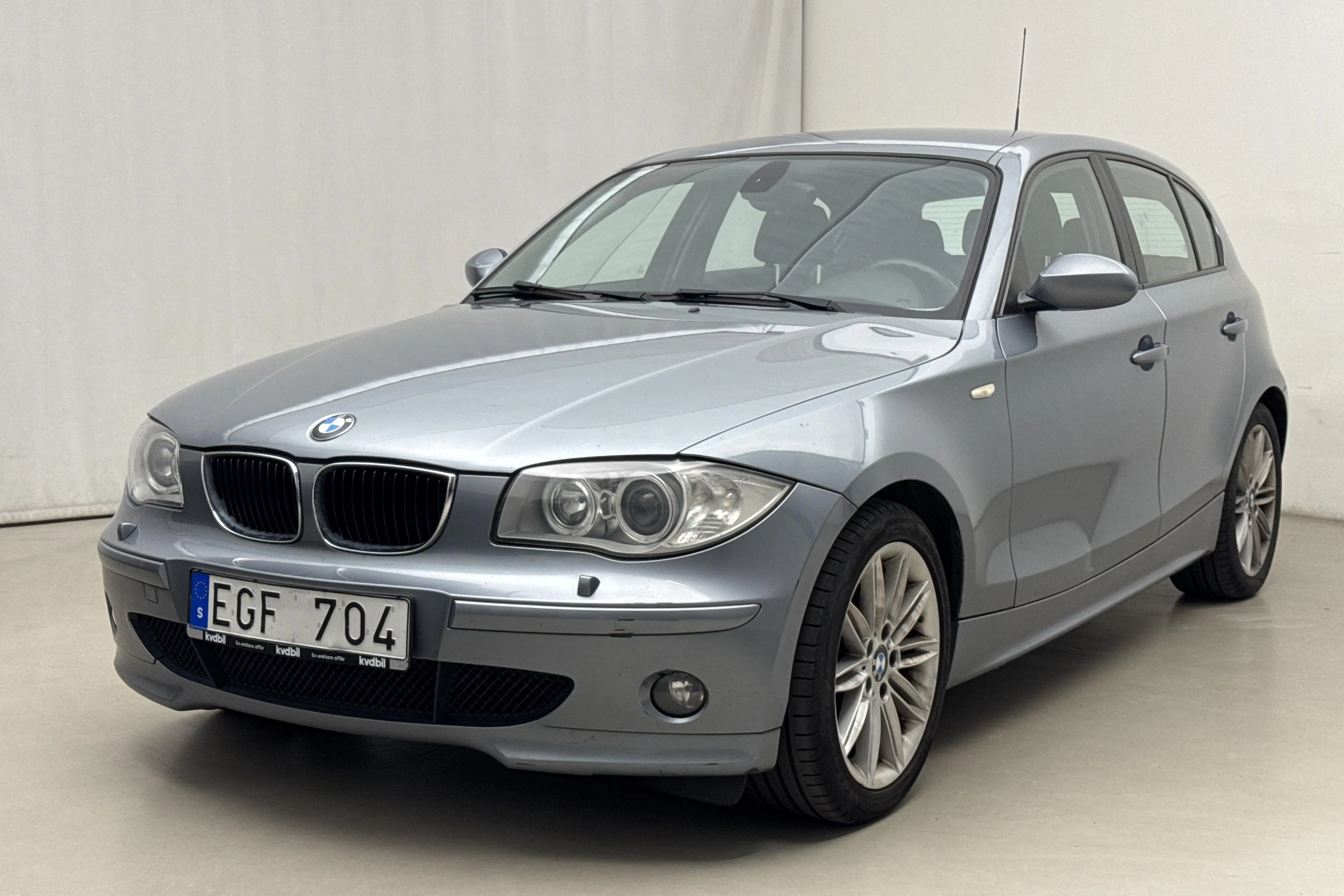 Presentationsfoto 1 av 15: BMW 118d 5dr, E87 (122hk) - 19 116 mil - Manuell - Ljusblå - 2007