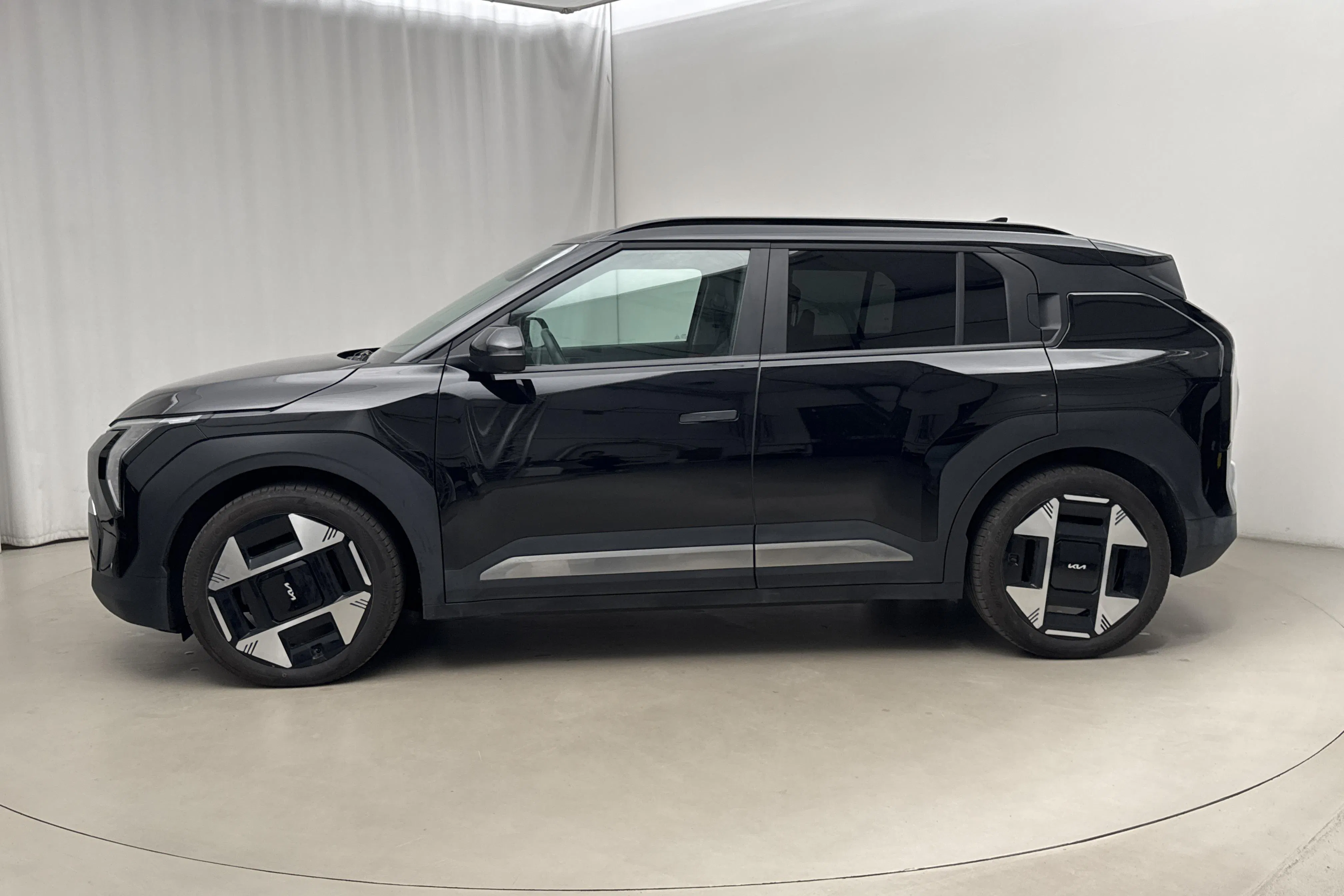 Presentation photo 2 of 19: KIA EV3 Long Range 81kWh (204hk) - 24 570 km - Automatic - black - 2025