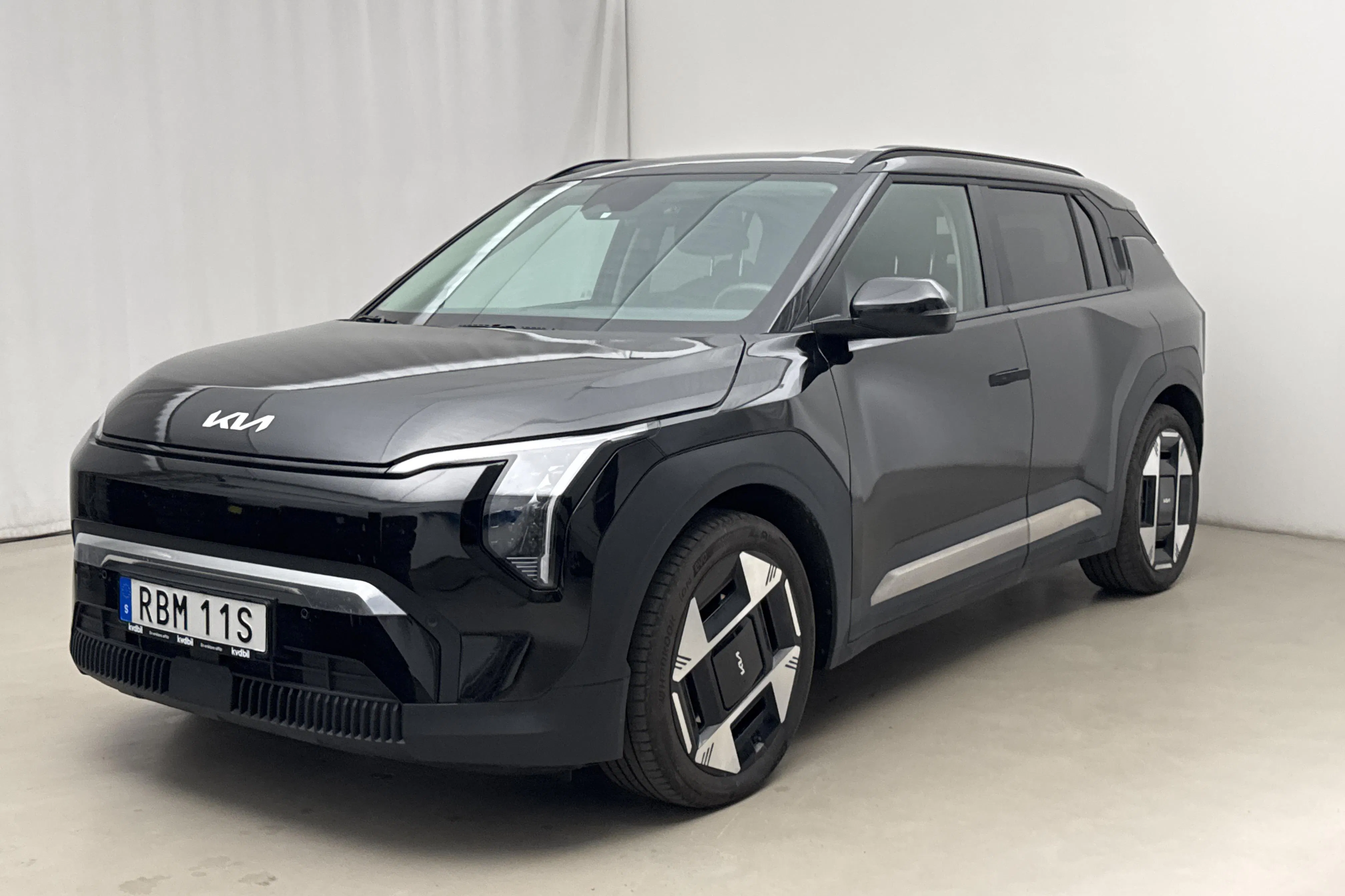 Presentation photo 1 of 19: KIA EV3 Long Range 81kWh (204hk) - 24 570 km - Automatic - black - 2025
