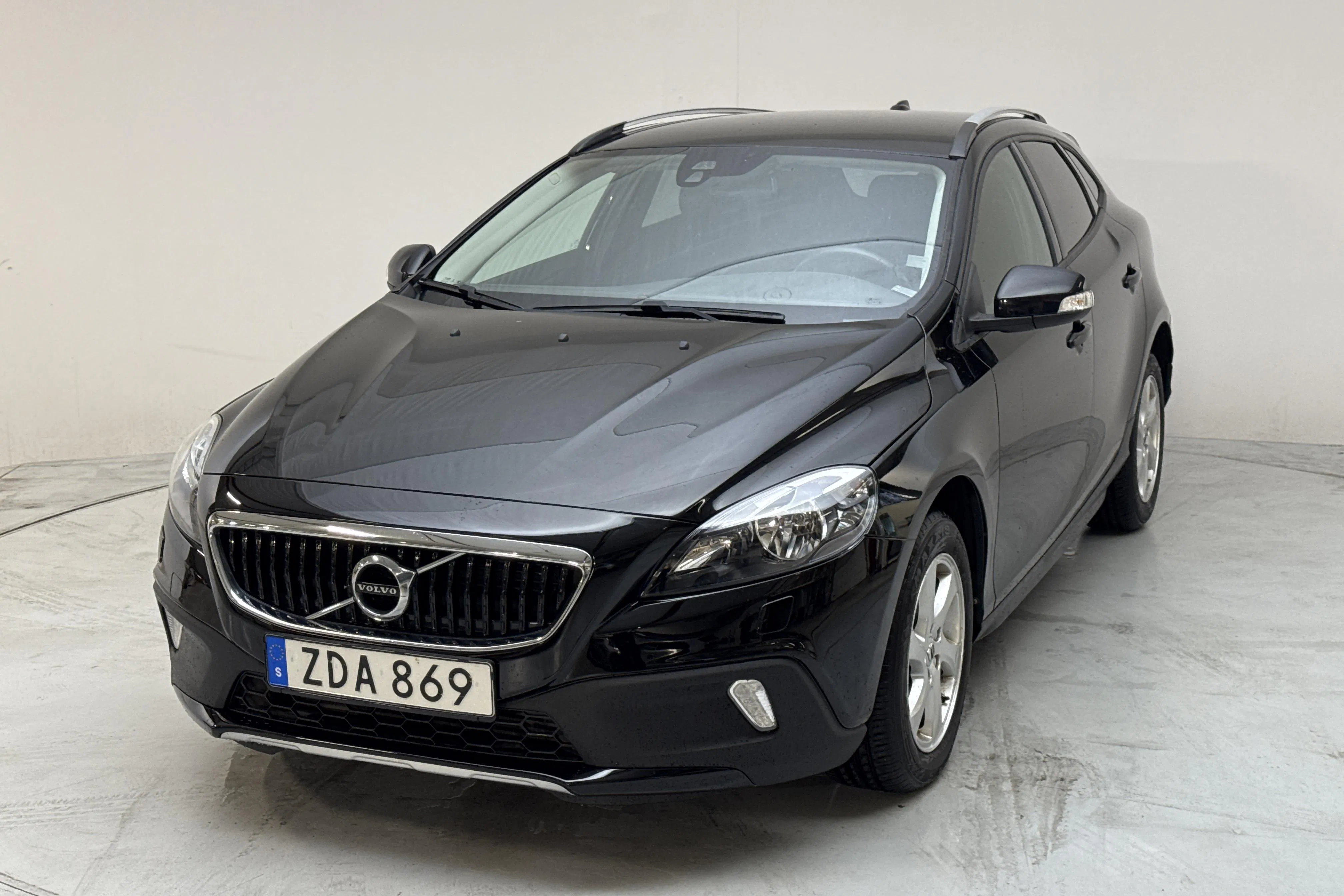 Presentationsfoto 1 av 14: Volvo V40 Cross Country T3 (152hk) - 9 312 mil - Automat - svart - 2018