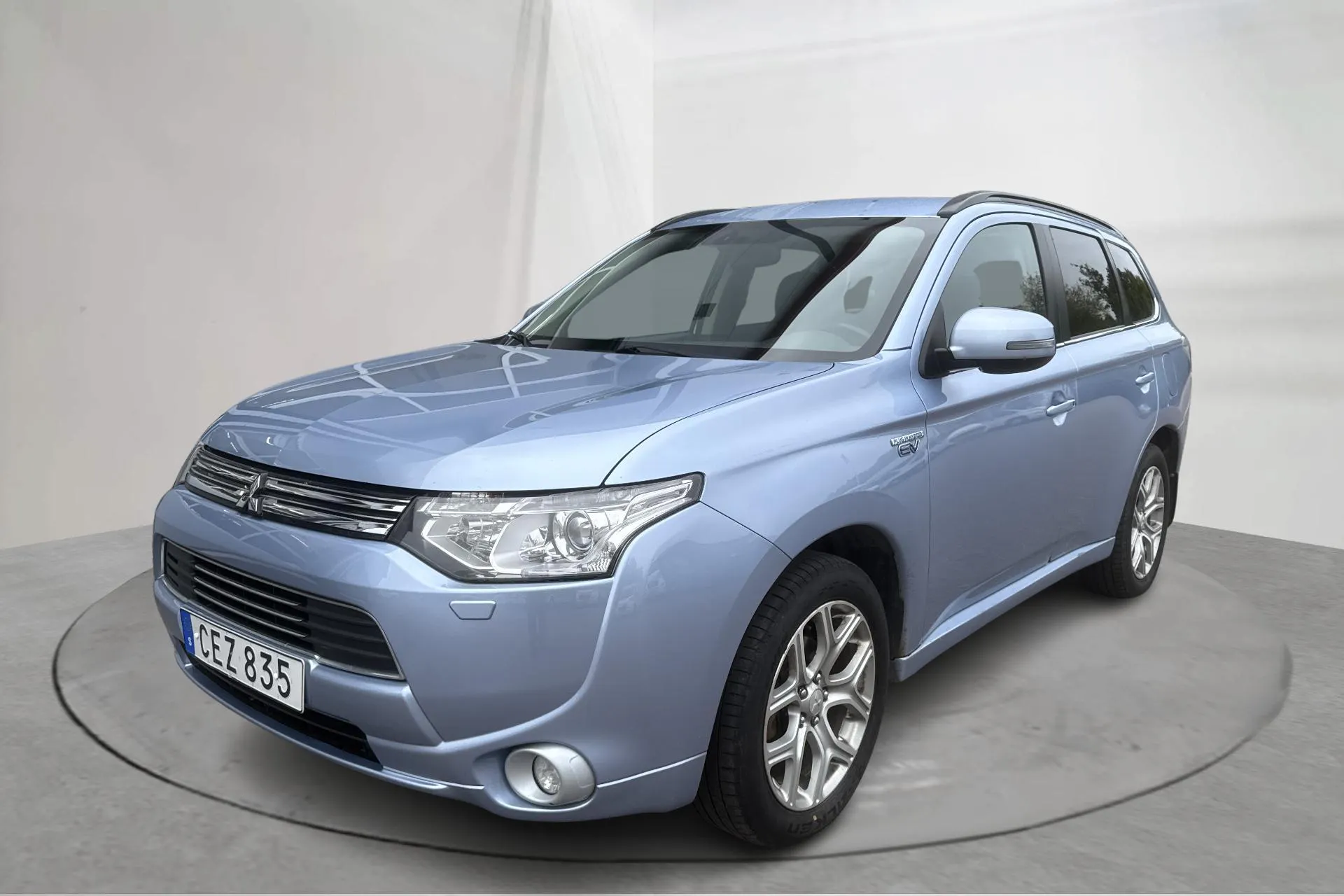 Presentation photo 1 of 16: Mitsubishi Outlander 2.0 Plug-in Hybrid 4WD (121hk) - 262 340 km - Automatic - light blue - 2014
