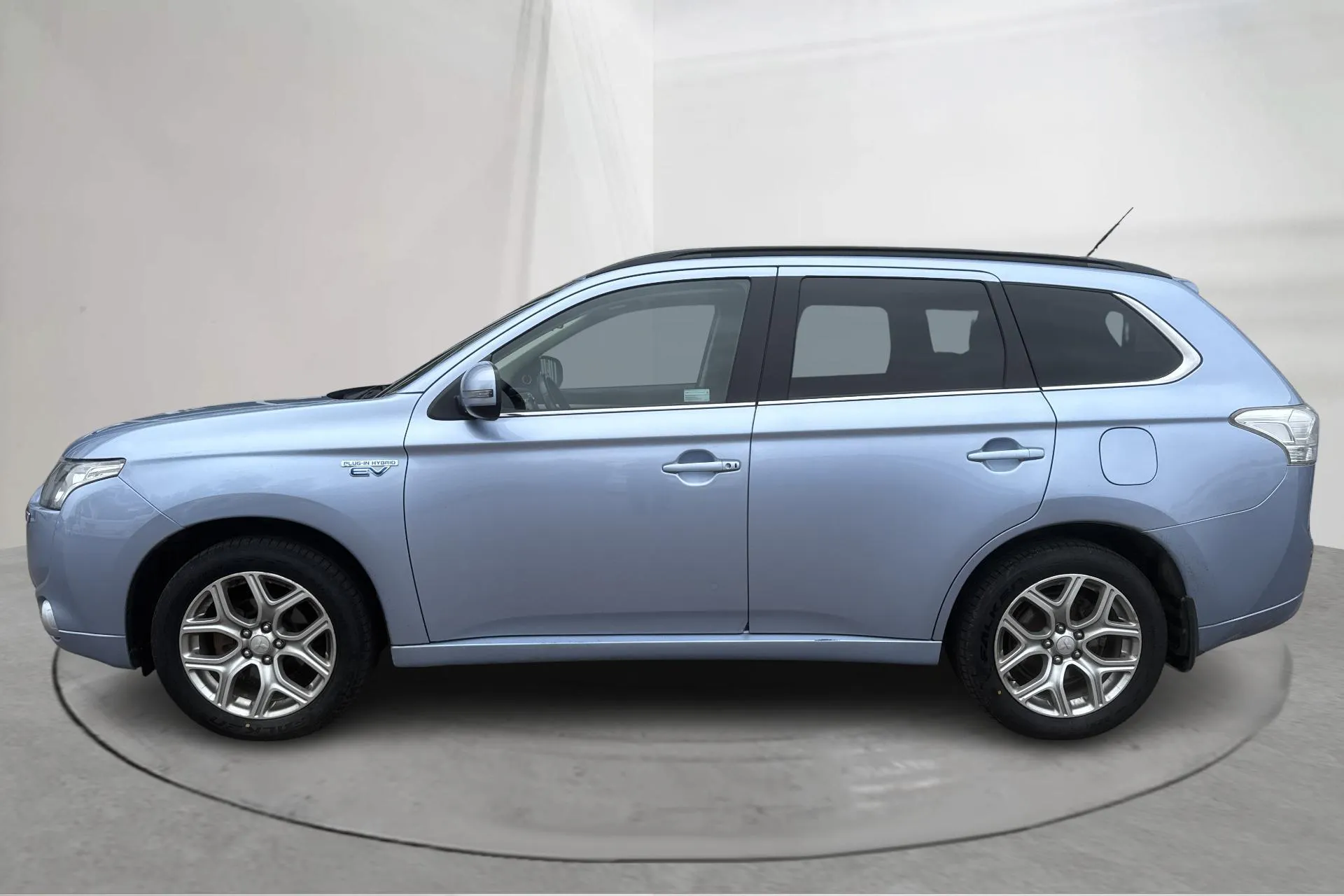 Presentation photo 2 of 16: Mitsubishi Outlander 2.0 Plug-in Hybrid 4WD (121hk) - 262 340 km - Automatic - light blue - 2014