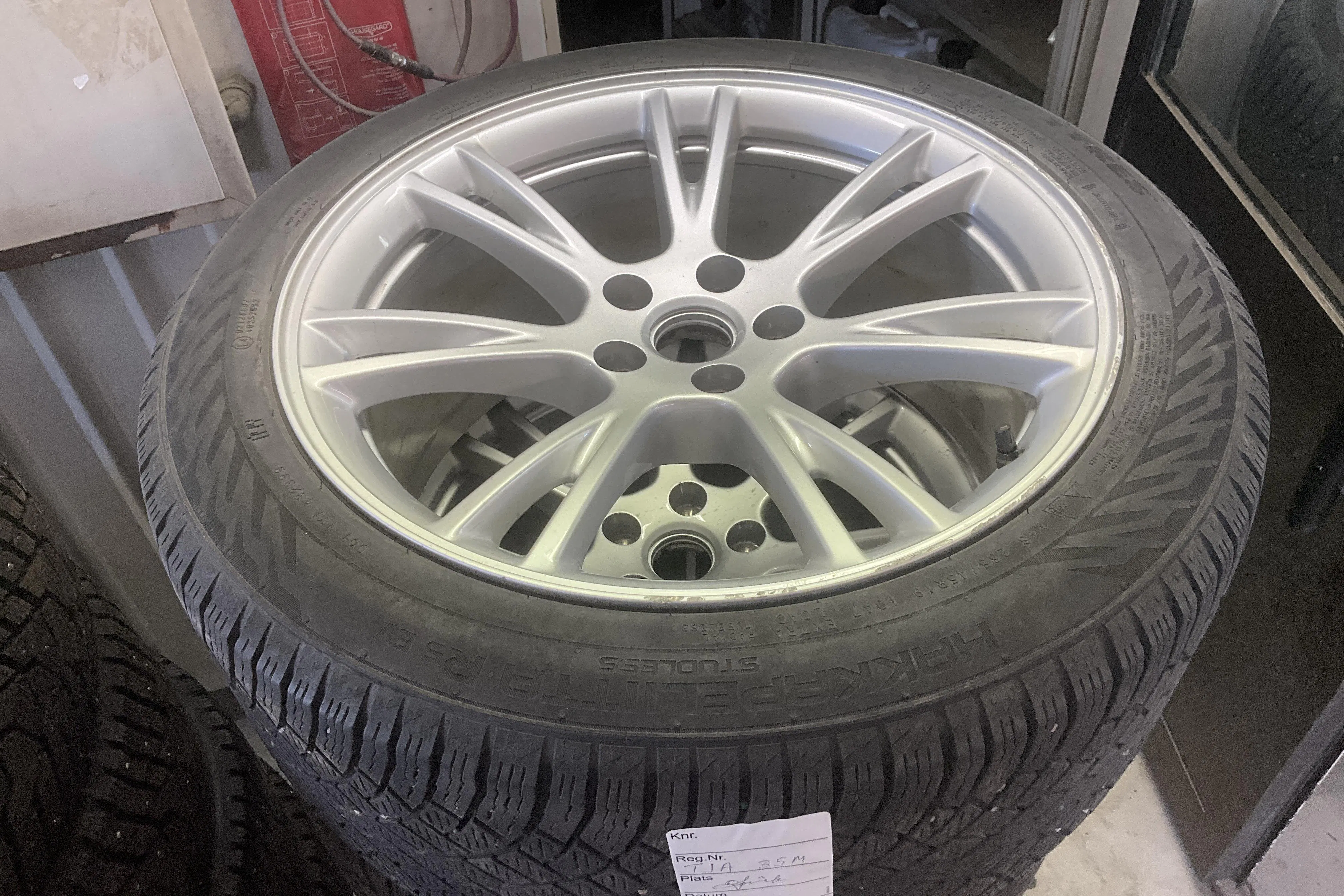 Presentationsfoto 18 av 18: Tesla Model Y Long Range Dual Motor AWD - 9 800 mil - Automat - svart - 2023