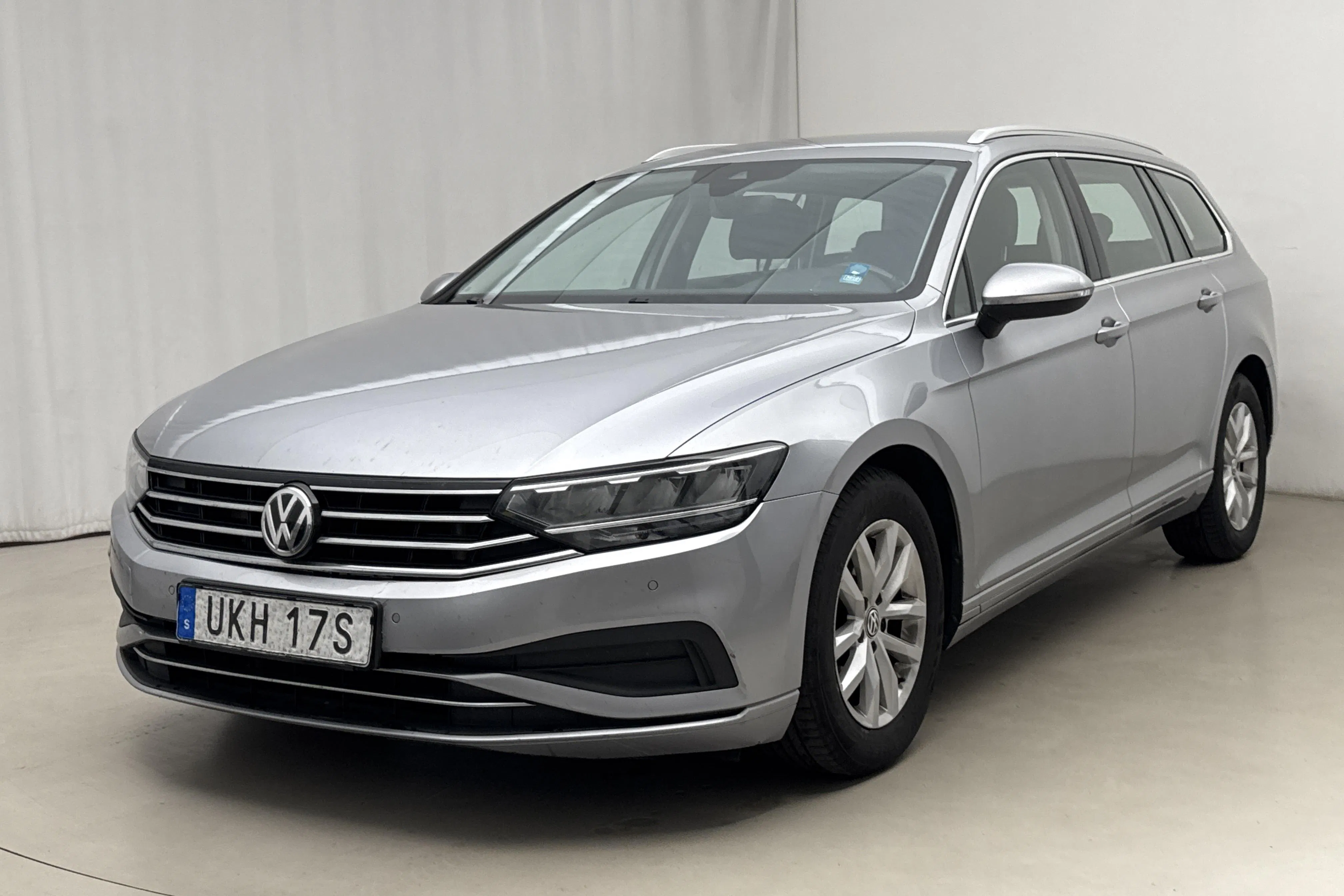 Presentation photo 1 of 17: VW Passat 1.5 TSI Sportscombi (150hk) - 202 070 km - Automatic - silver - 2020