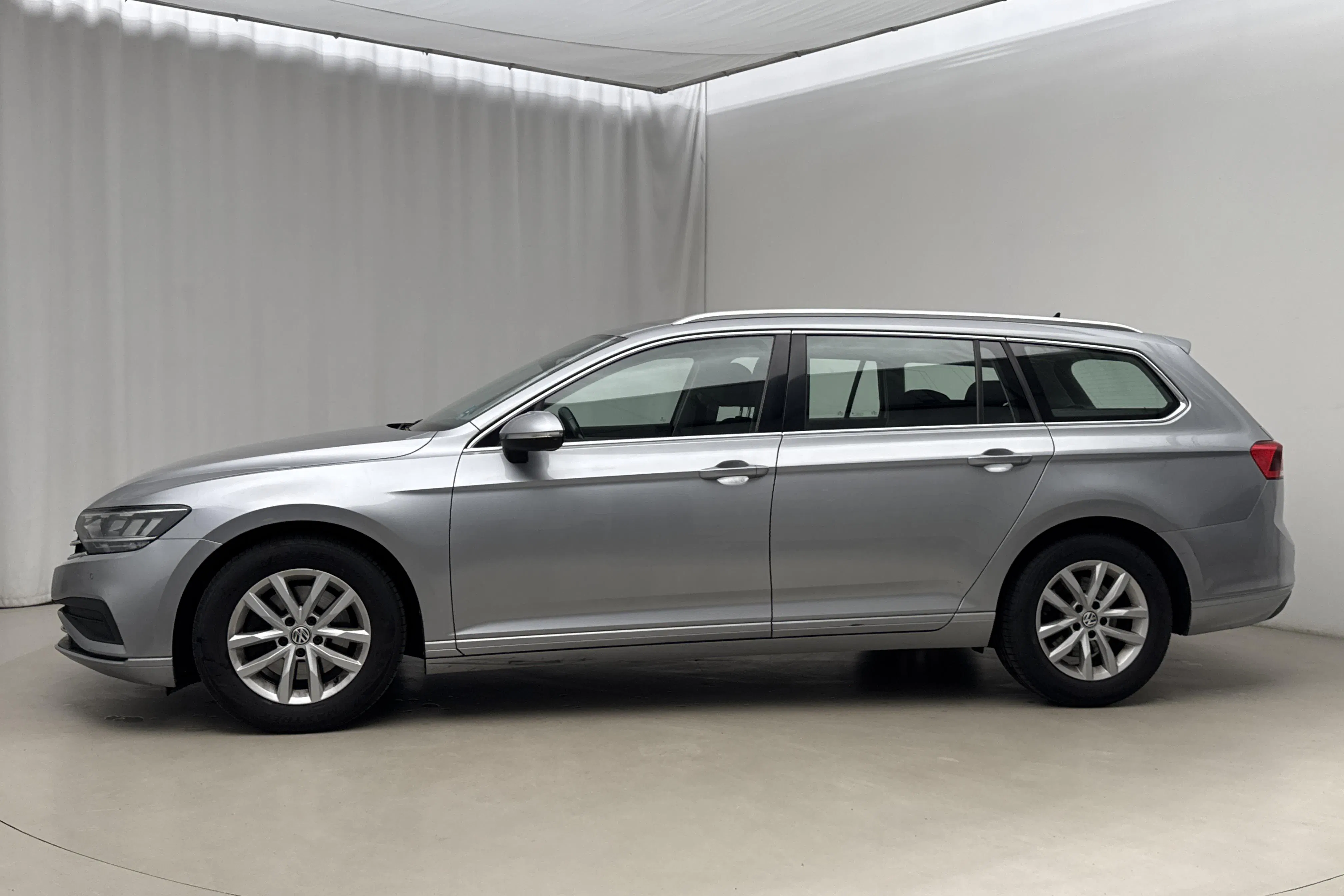 Presentation photo 2 of 17: VW Passat 1.5 TSI Sportscombi (150hk) - 202 070 km - Automatic - silver - 2020