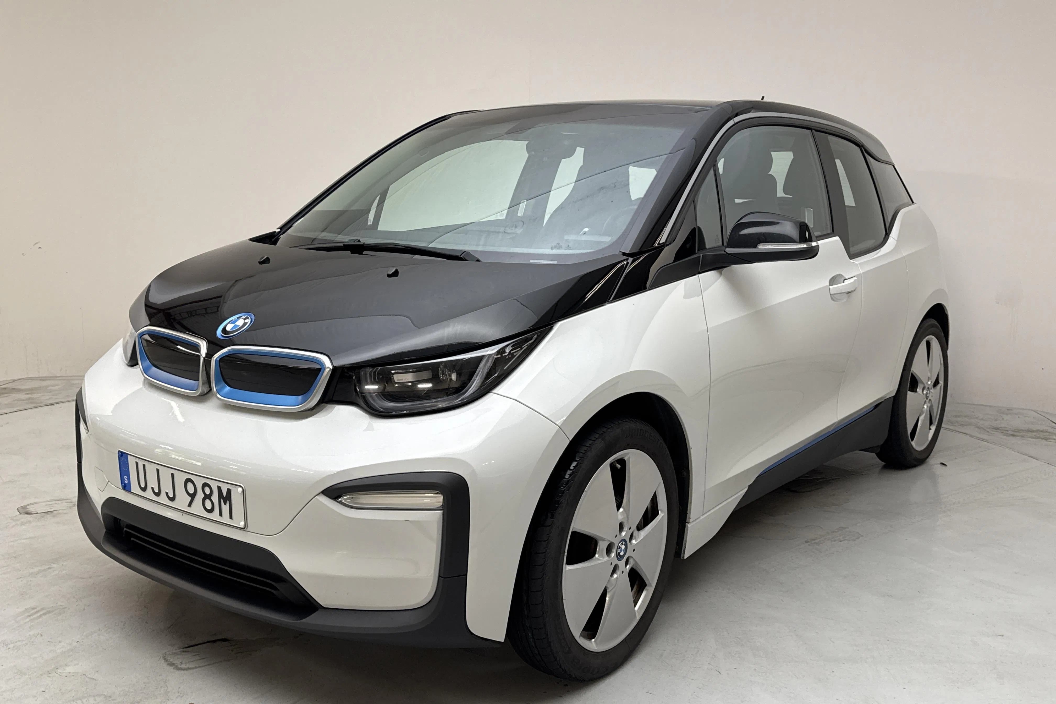 Presentationsfoto 1 av 13: BMW i3 120Ah, I01 (170hk) - 6 566 mil - Automat - vit - 2020
