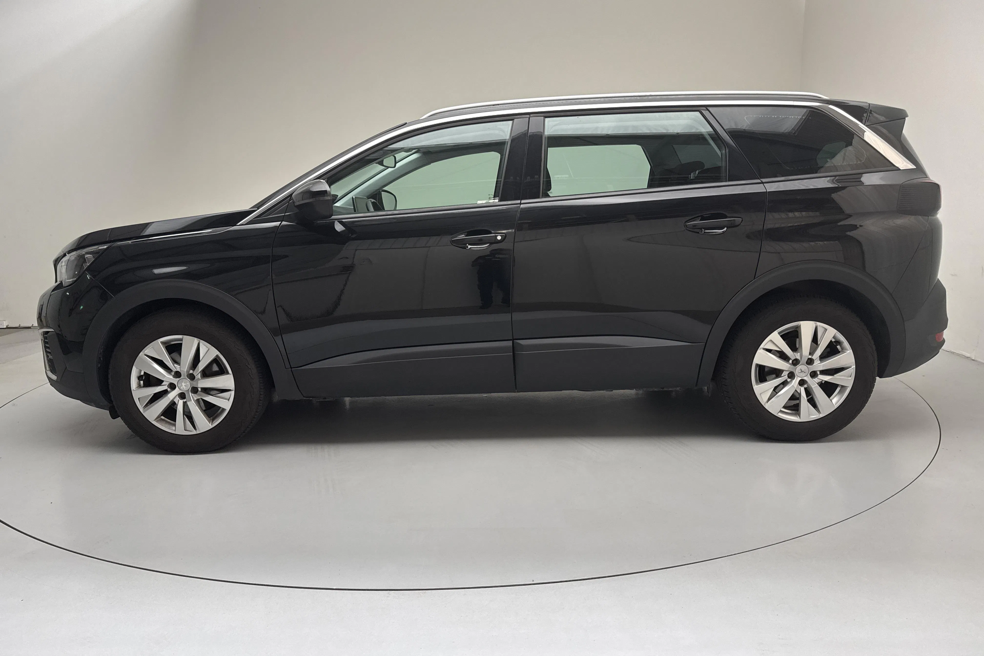 Presentationsfoto 2 av 13: Peugeot 5008 1.6 BlueHDi (120hk) - 12 967 mil - Manuell - svart - 2017