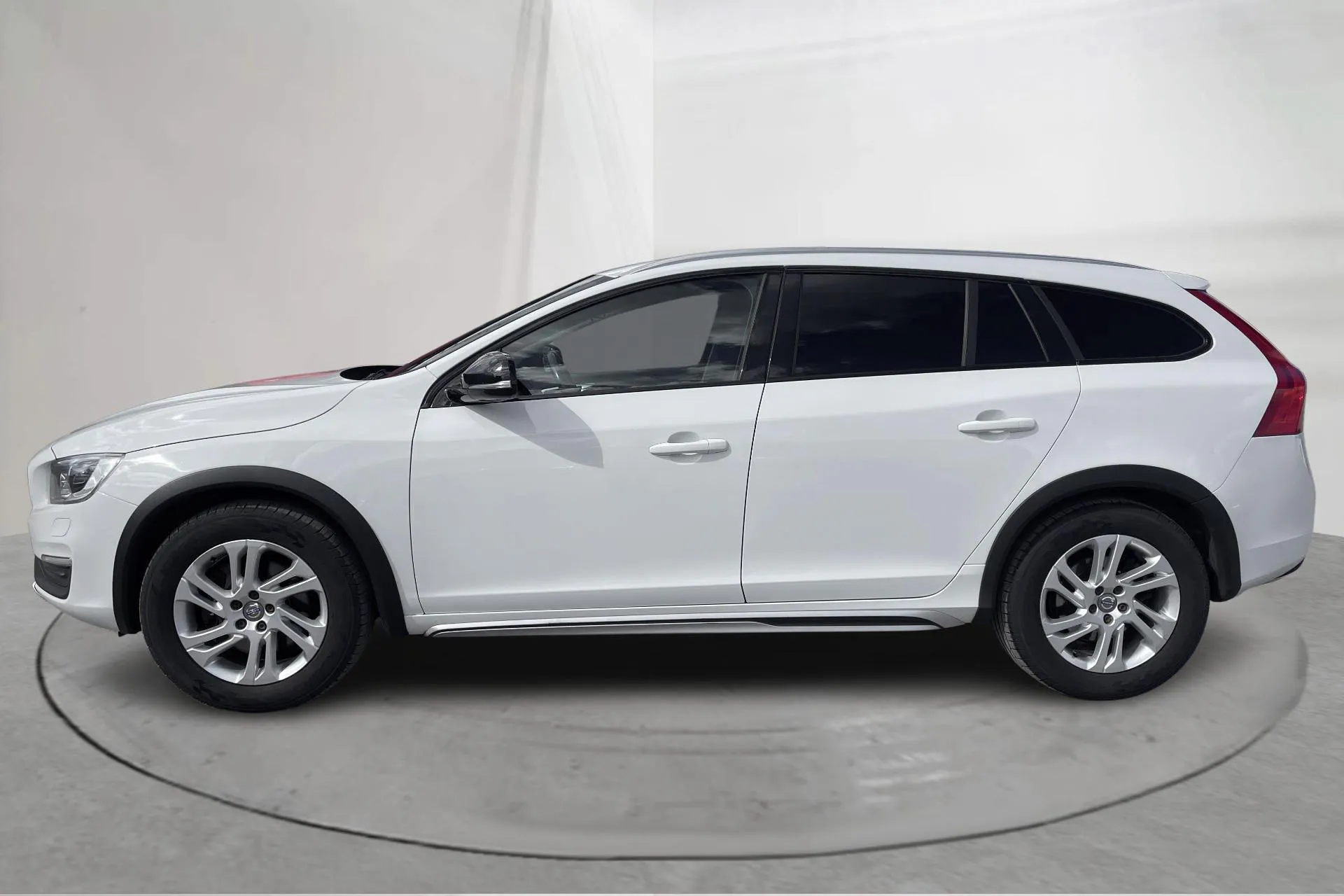 Presentation photo 2 of 22: Volvo V60 D4 Cross Country AWD (190hk) - 123 030 km - Automatic - white - 2016