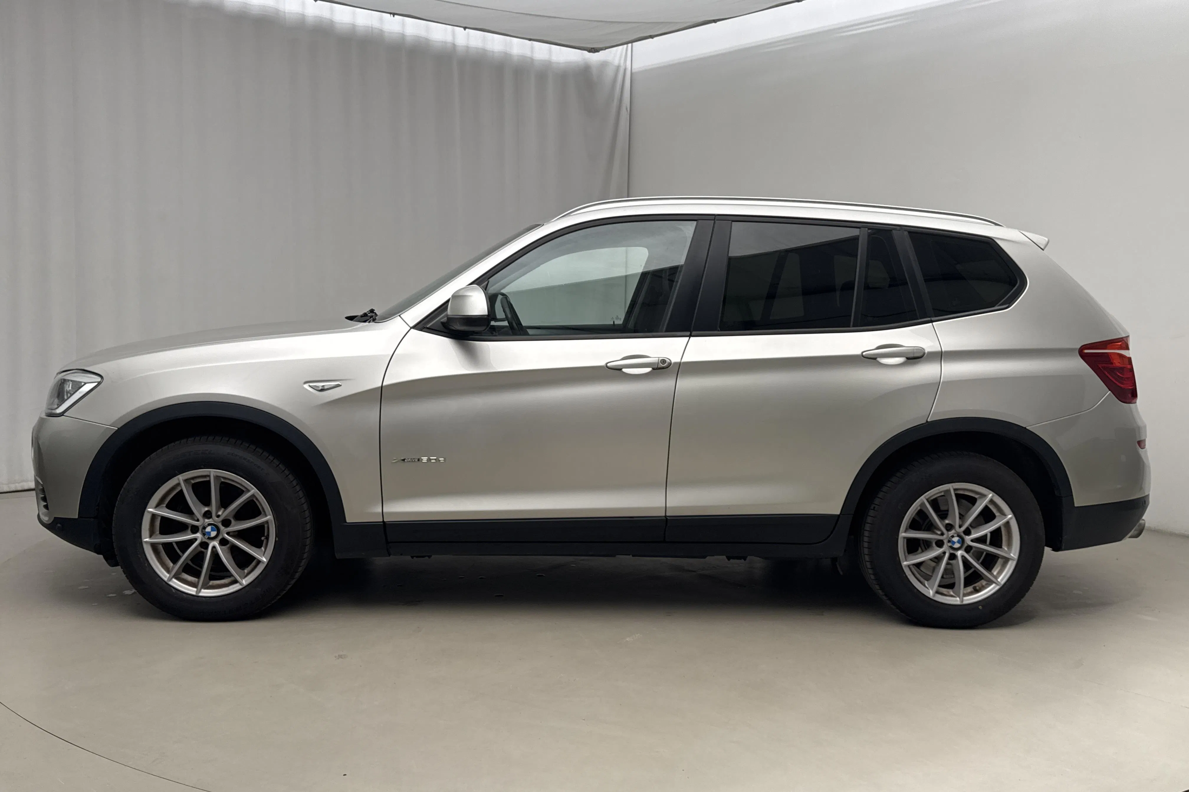 Presentationsfoto 2 av 20: BMW X3 xDrive30d, F25 (258hk) - 20 052 mil - Automat - Ljusgrå - 2015
