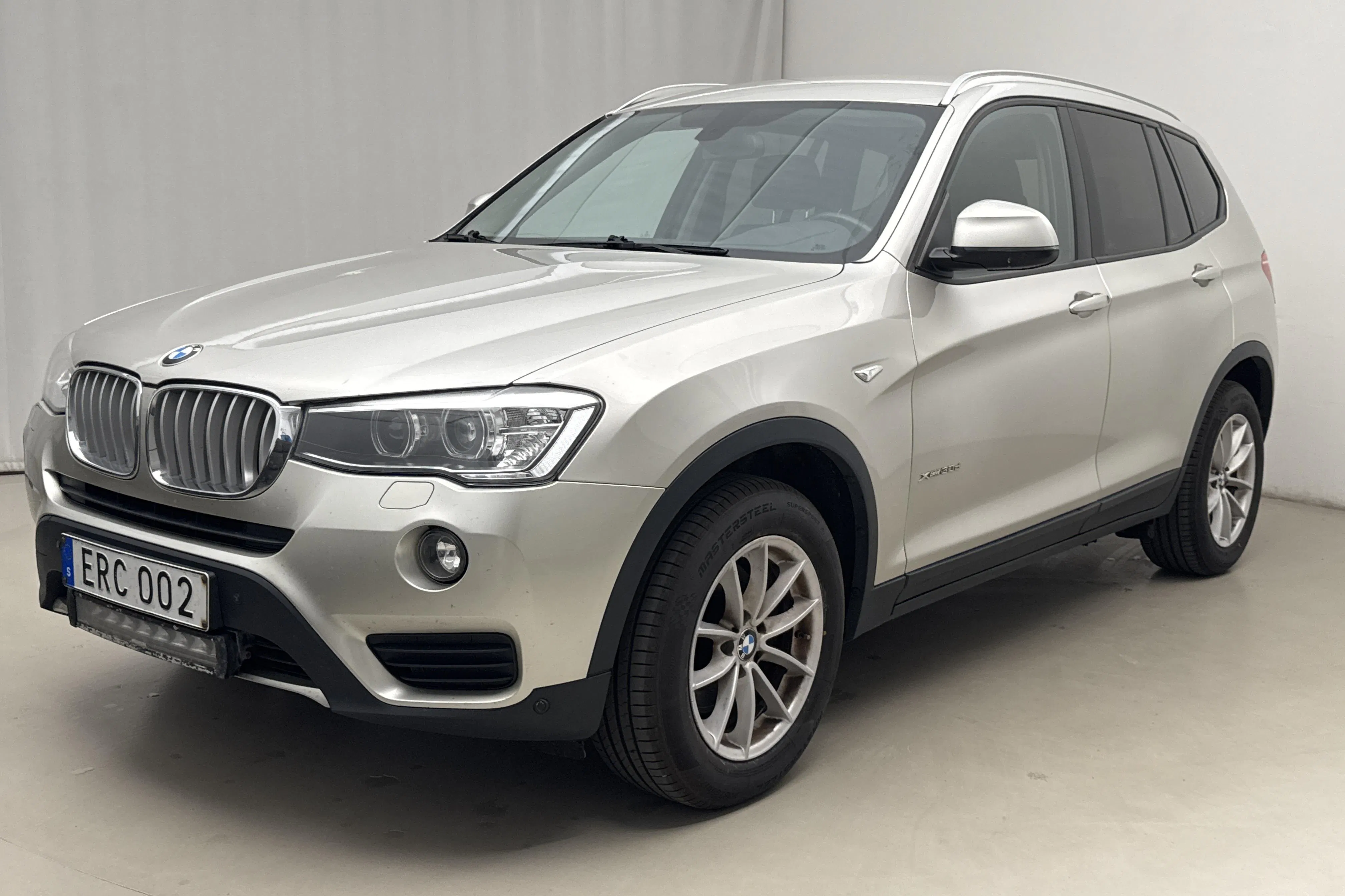 Presentationsfoto 1 av 20: BMW X3 xDrive30d, F25 (258hk) - 20 052 mil - Automat - Ljusgrå - 2015