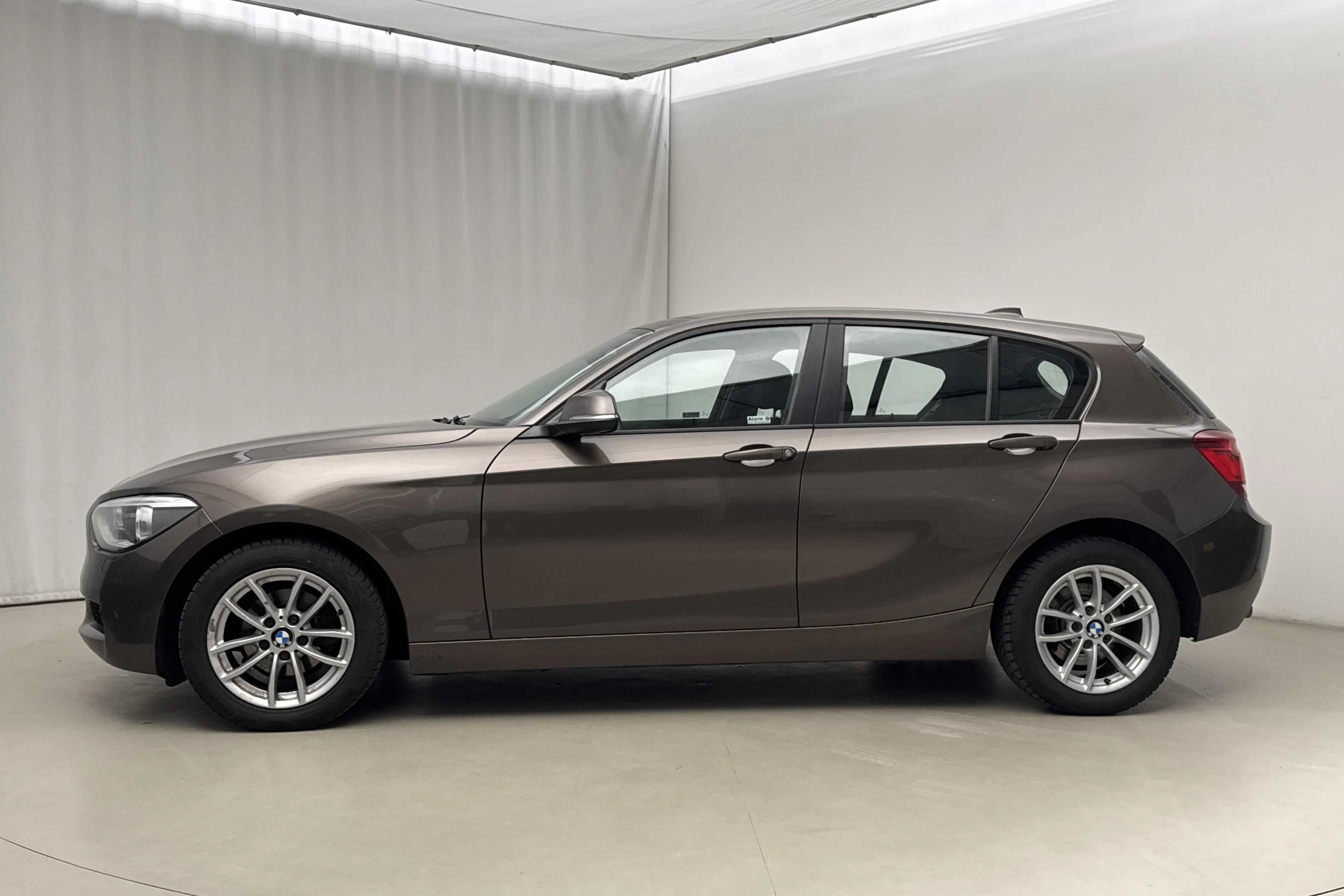 Presentation photo 2 of 14: BMW 118d 5dr, F20 (143hk) - 173 570 km - Manual - brown - 2014